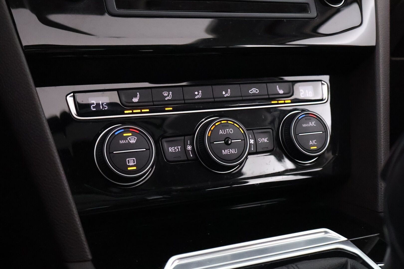 Volkswagen Passat 2017 Variant Highline 1,4 TSI 110 kW (150 hv) ACT DSG-automaatti - Suomiauto / Adapt.Vakkari / Digimittari / Nahka-Alcantara / Panorama / Navi / Vetokoukku / Lämmitettävä tuulilasi / Huippuvarusteet / Jakopää tehty!
