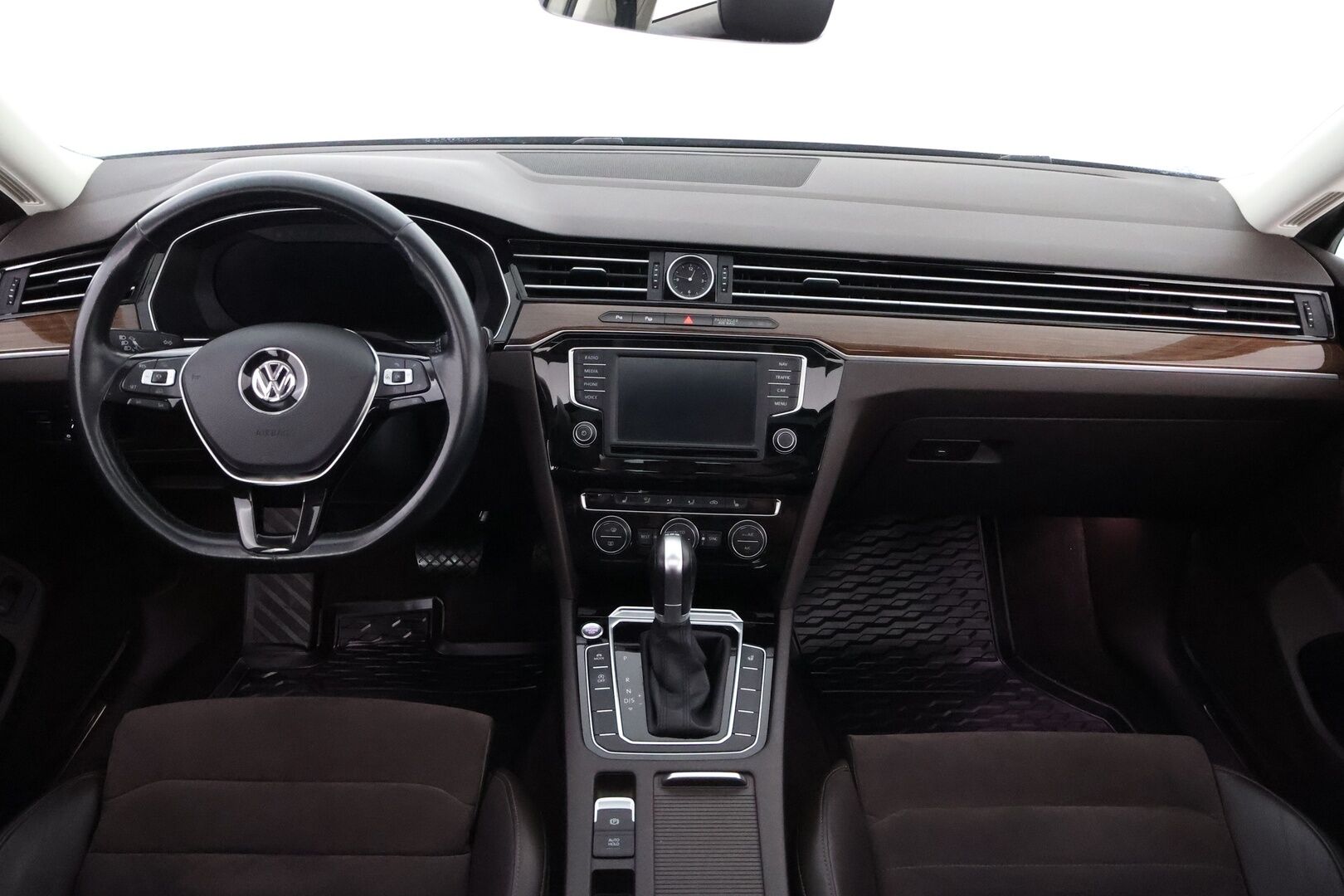 Volkswagen Passat 2017 Variant Highline 1,4 TSI 110 kW (150 hv) ACT DSG-automaatti - Suomiauto / Adapt.Vakkari / Digimittari / Nahka-Alcantara / Panorama / Navi / Vetokoukku / Lämmitettävä tuulilasi / Huippuvarusteet / Jakopää tehty!