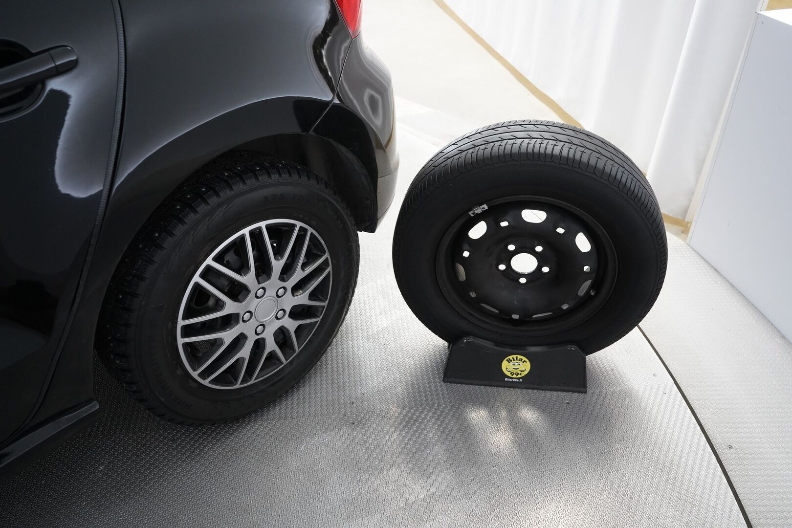 Volkswagen Polo 2016 Trendline 1,0 55 kW (75 hv) - Suomi-Auto / Kahdet renkaat - HULLUT JOULUT KORKOTARJOUS 2,49% 