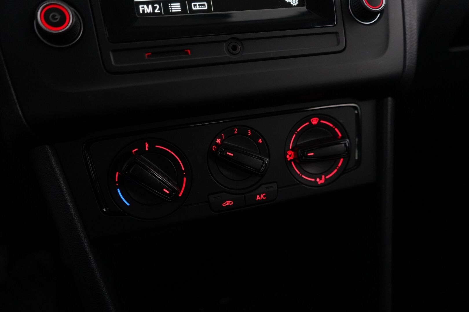 Volkswagen Polo 2016 Trendline 1,0 55 kW (75 hv) - Suomi-Auto / Kahdet renkaat - HULLUT JOULUT KORKOTARJOUS 2,49% 