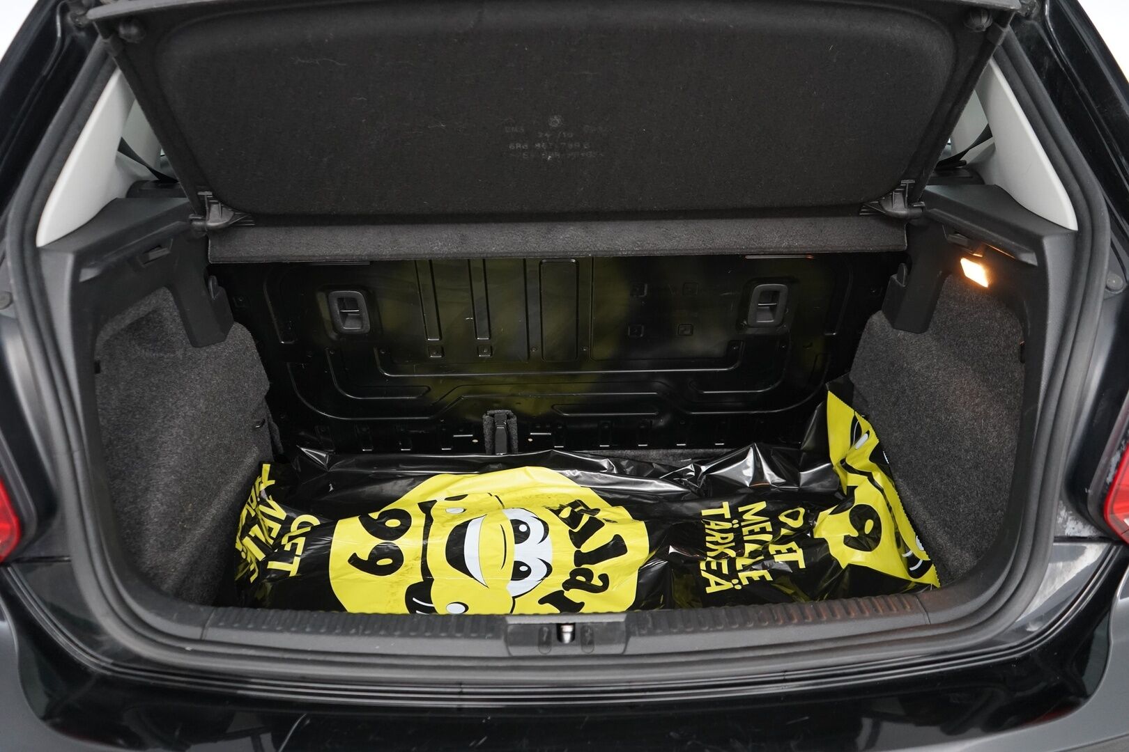 Volkswagen Polo 2016 Trendline 1,0 55 kW (75 hv) - Suomi-Auto / Kahdet renkaat - HULLUT JOULUT KORKOTARJOUS 2,49% 