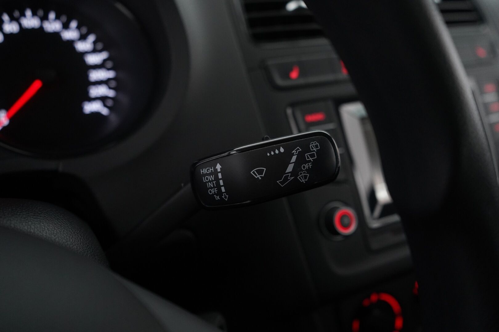 Volkswagen Polo 2016 Trendline 1,0 55 kW (75 hv) - Suomi-Auto / Kahdet renkaat - HULLUT JOULUT KORKOTARJOUS 2,49% 