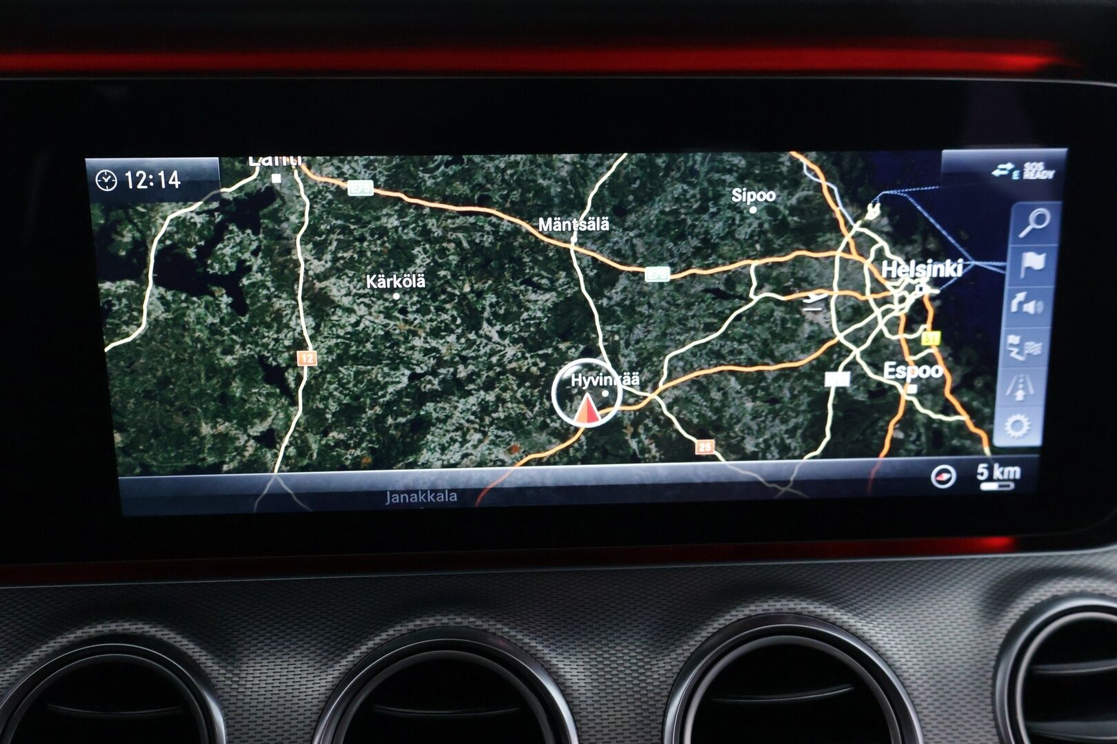 Mercedes-Benz E 2017 220d Premium Business**HUD / Widescreen / Webasto / Koukku / Adapt.Vakkari / Multibeam-LED / P.Kamera / Sporttipenkit** - Navi / Kaistavahti / Apple&Android / Suomi-auto / 2x Renkaat