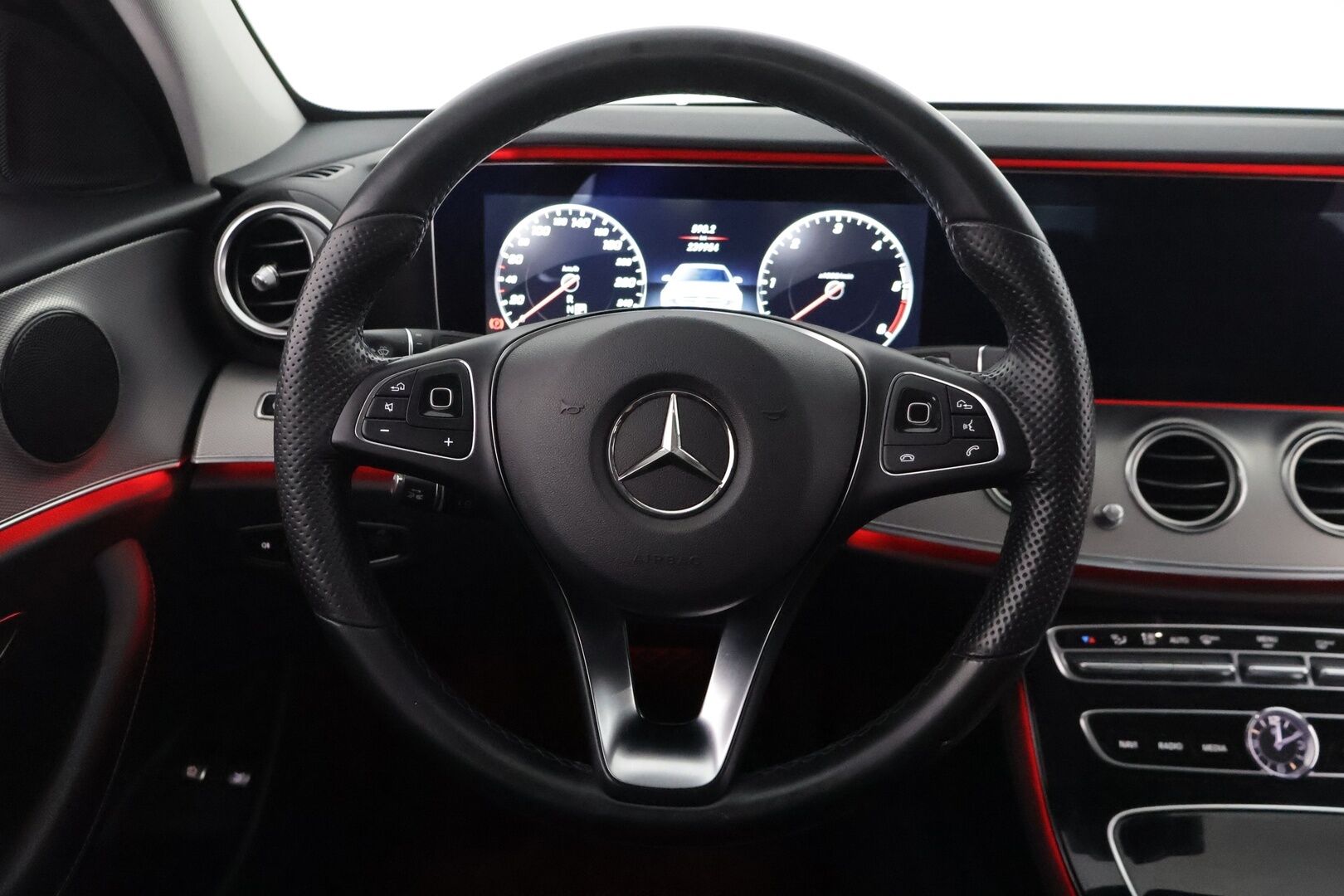 Mercedes-Benz E 2017 220d Premium Business**HUD / Widescreen / Webasto / Koukku / Adapt.Vakkari / Multibeam-LED / P.Kamera / Sporttipenkit** - Navi / Kaistavahti / Apple&Android / Suomi-auto / 2x Renkaat