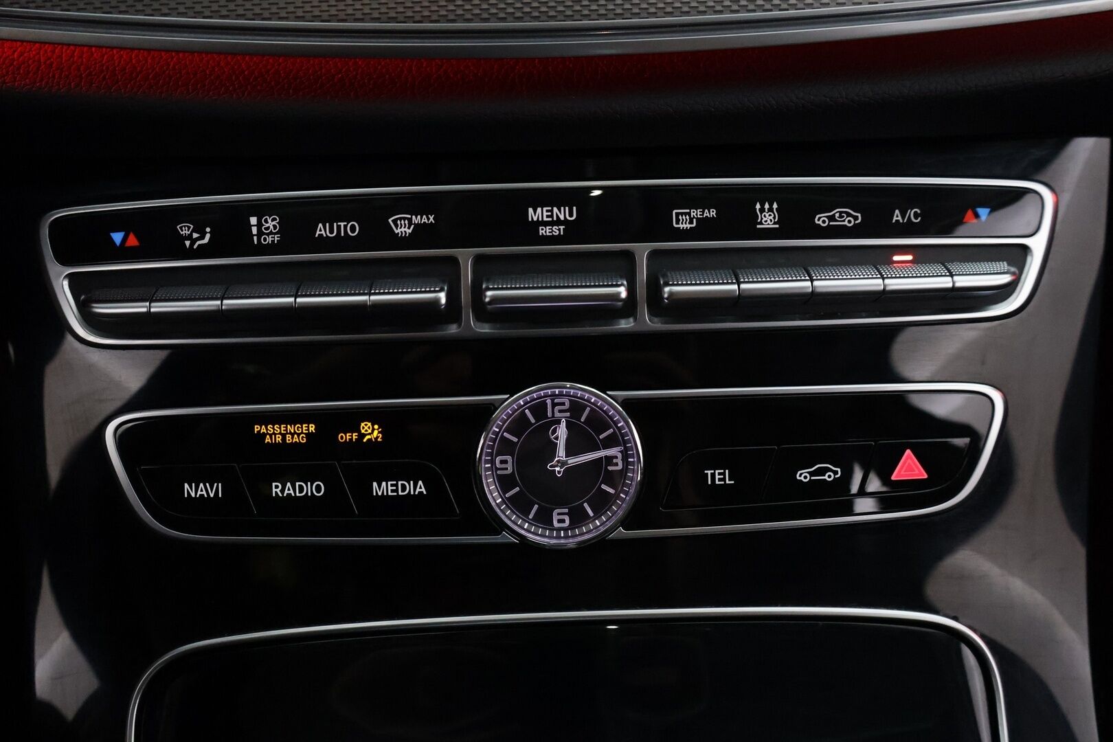 Mercedes-Benz E 2017 220d Premium Business**HUD / Widescreen / Webasto / Koukku / Adapt.Vakkari / Multibeam-LED / P.Kamera / Sporttipenkit** - Navi / Kaistavahti / Apple&Android / Suomi-auto / 2x Renkaat