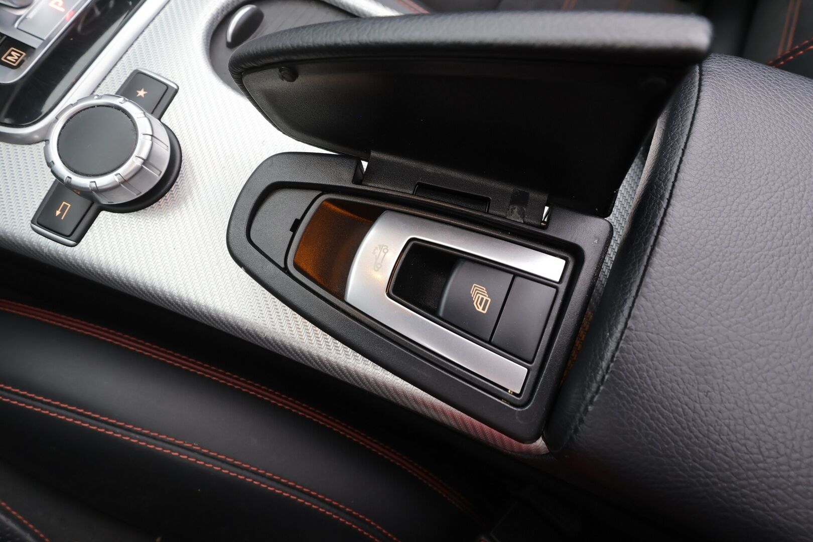Mercedes-Benz SLC 2016 AMG  43 A - | ILS-LED | Puolinahat | Vakkari | Bluetooth | Sporttipenkit | Suomi-auto |
