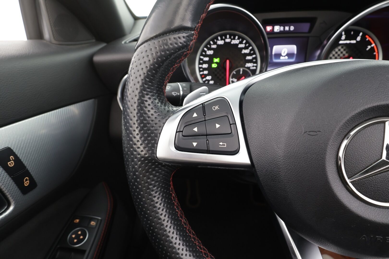 Mercedes-Benz SLC 2016 AMG  43 A - | ILS-LED | Puolinahat | Vakkari | Bluetooth | Sporttipenkit | Suomi-auto |
