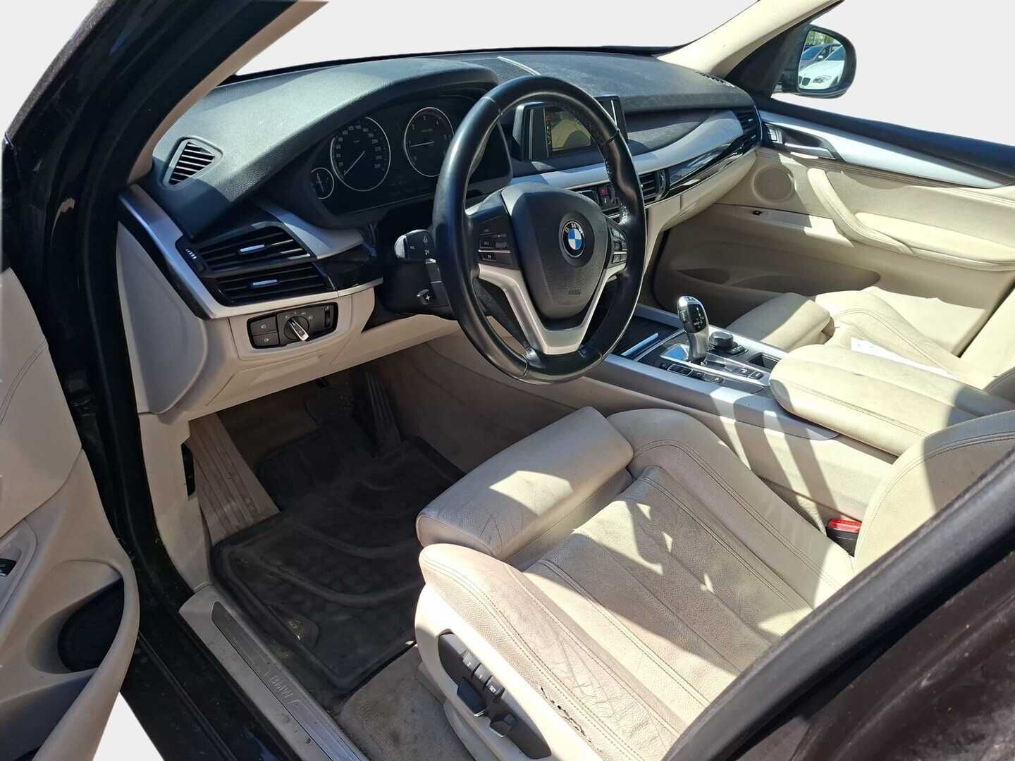 BMW X5 2016 F15 xDrive25d TwinPower Turbo A - Webasto | Vetokoukku | Muistipenkki | P.kamera | Nahat | Juuri huollettu!