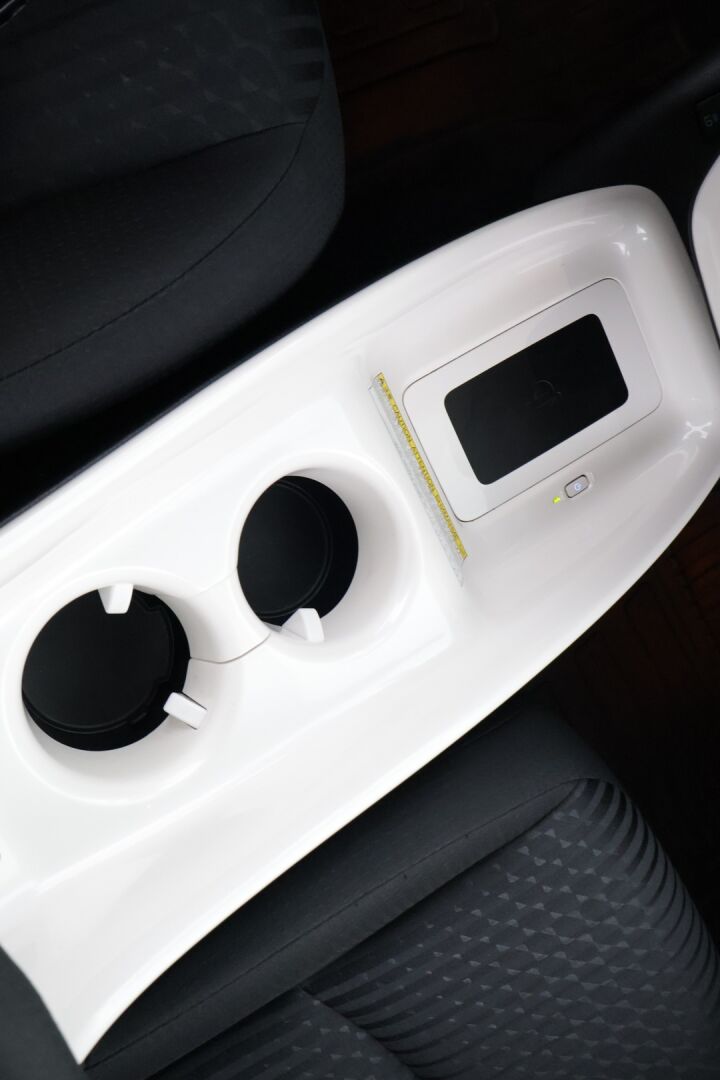 Toyota Prius 2016 Active+ / Suomi-auto / ACC / HUD / Koukku / Navi / P.kamera - Lane Assist / Blis / JBL / Langaton puhelimen lataus*