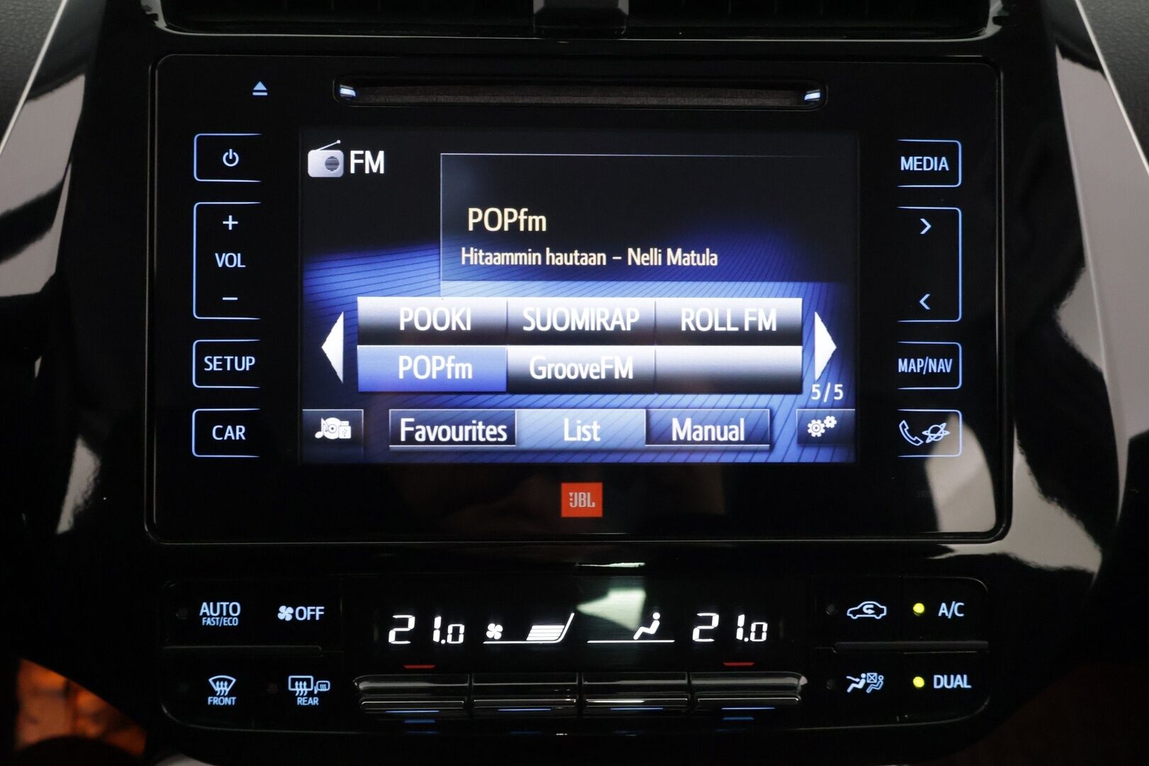 Toyota Prius 2016 Active+ / Suomi-auto / ACC / HUD / Koukku / Navi / P.kamera - Lane Assist / Blis / JBL / Langaton puhelimen lataus*