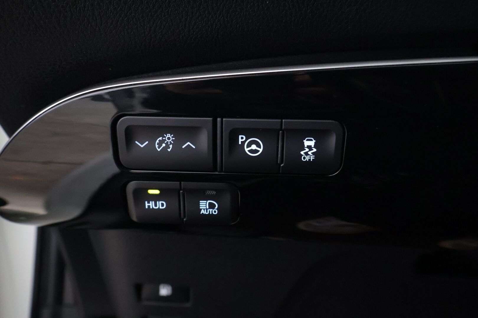 Toyota Prius 2016 Active+ / Suomi-auto / ACC / HUD / Koukku / Navi / P.kamera - Lane Assist / Blis / JBL / Langaton puhelimen lataus*
