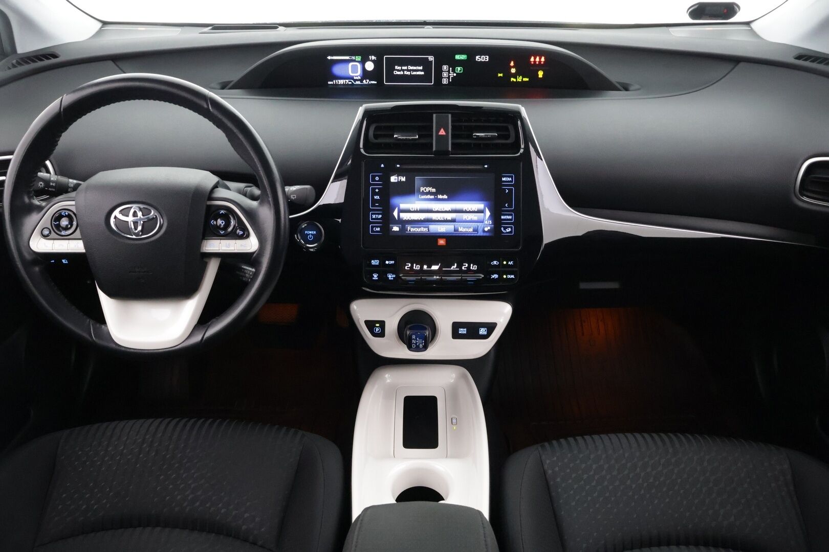 Toyota Prius 2016 Active+ / Suomi-auto / ACC / HUD / Koukku / Navi / P.kamera - Lane Assist / Blis / JBL / Langaton puhelimen lataus*