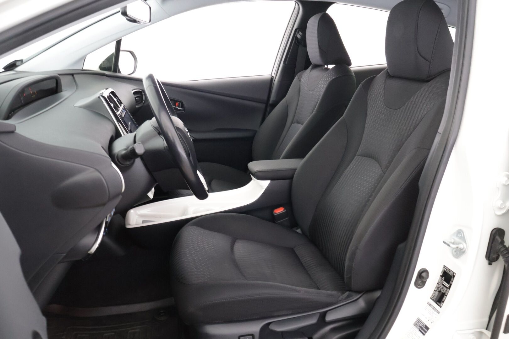 Toyota Prius 2016 Active+ / Suomi-auto / ACC / HUD / Koukku / Navi / P.kamera - Lane Assist / Blis / JBL / Langaton puhelimen lataus*