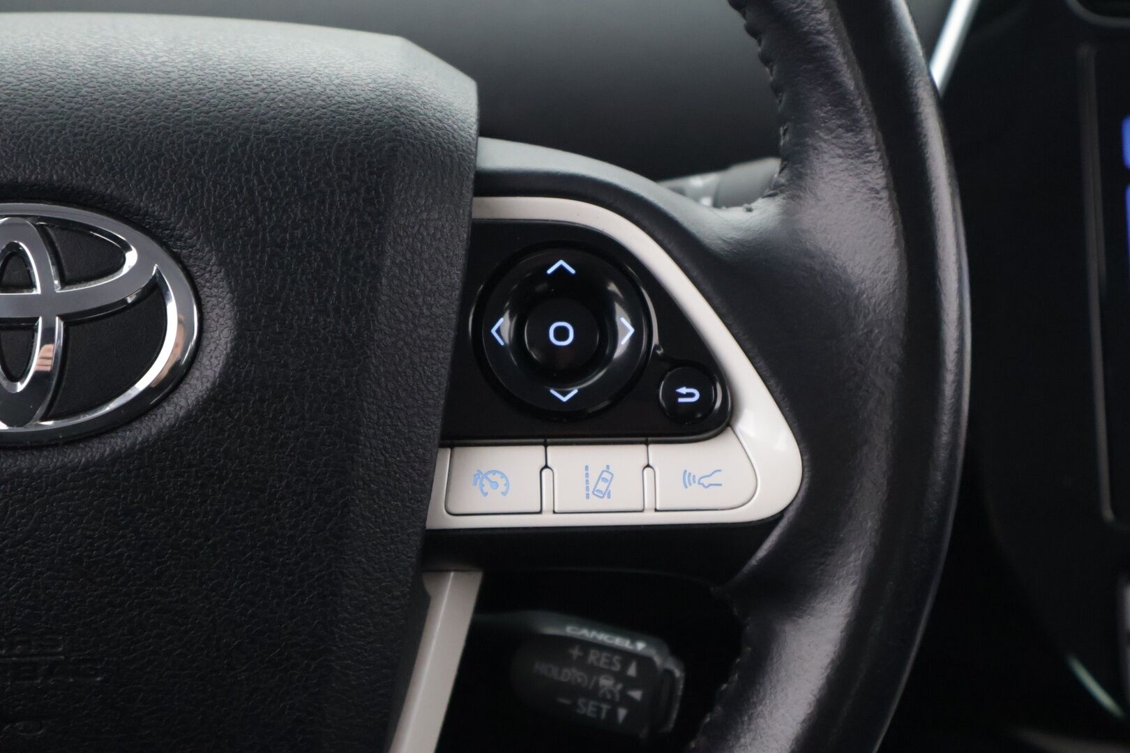 Toyota Prius 2016 Active+ / Suomi-auto / ACC / HUD / Koukku / Navi / P.kamera - Lane Assist / Blis / JBL / Langaton puhelimen lataus*