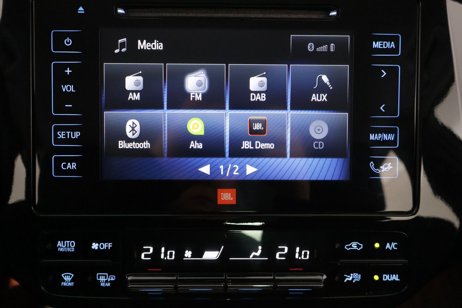 Toyota Prius 2016 Active+ / Suomi-auto / ACC / HUD / Koukku / Navi / P.kamera - Lane Assist / Blis / JBL / Langaton puhelimen lataus*