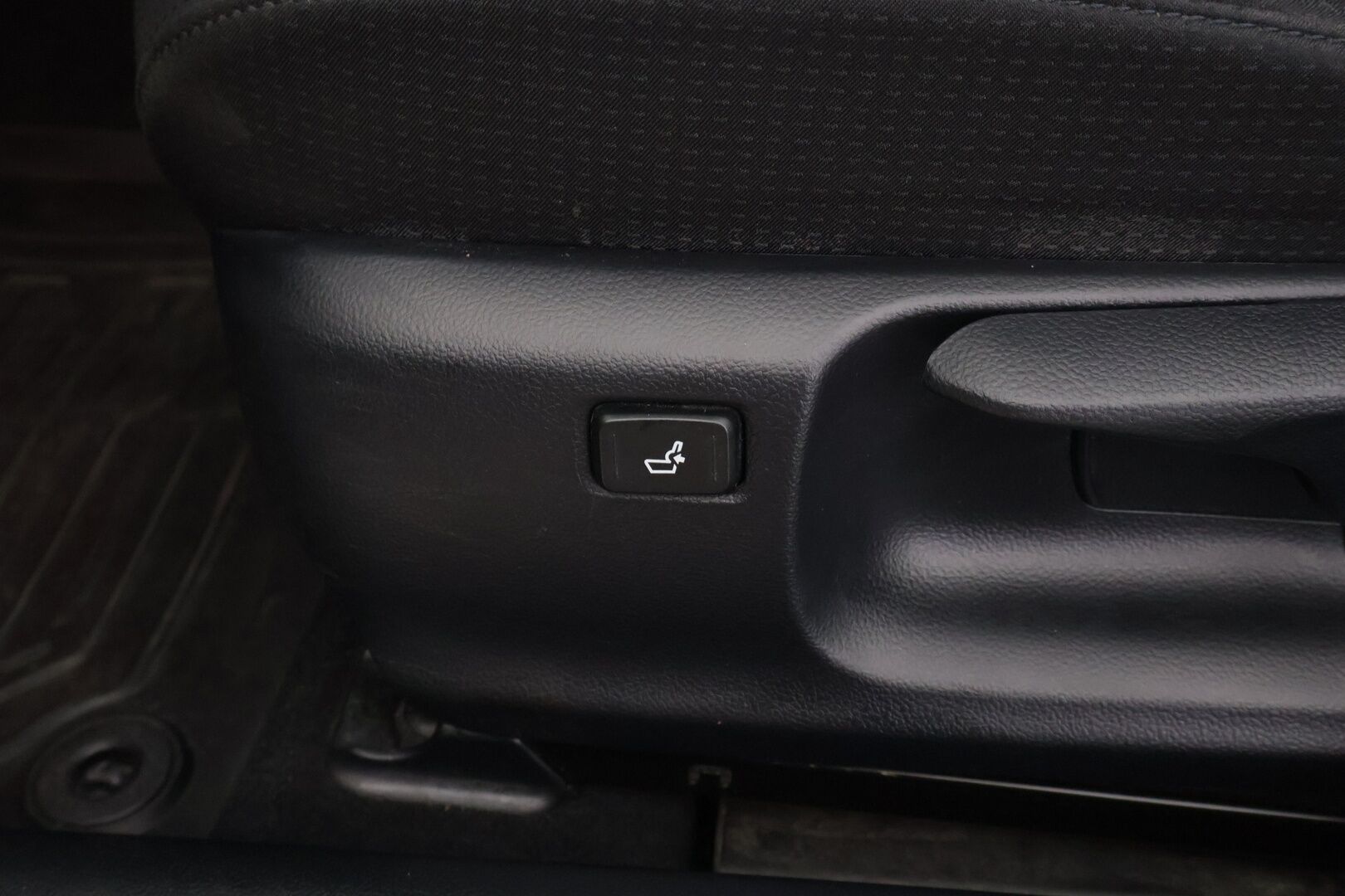 Toyota Prius 2016 Active+ / Suomi-auto / ACC / HUD / Koukku / Navi / P.kamera - Lane Assist / Blis / JBL / Langaton puhelimen lataus*