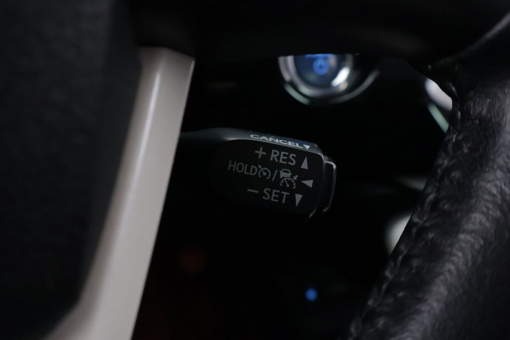 Toyota Prius 2016 Active+ / Suomi-auto / ACC / HUD / Koukku / Navi / P.kamera - Lane Assist / Blis / JBL / Langaton puhelimen lataus*