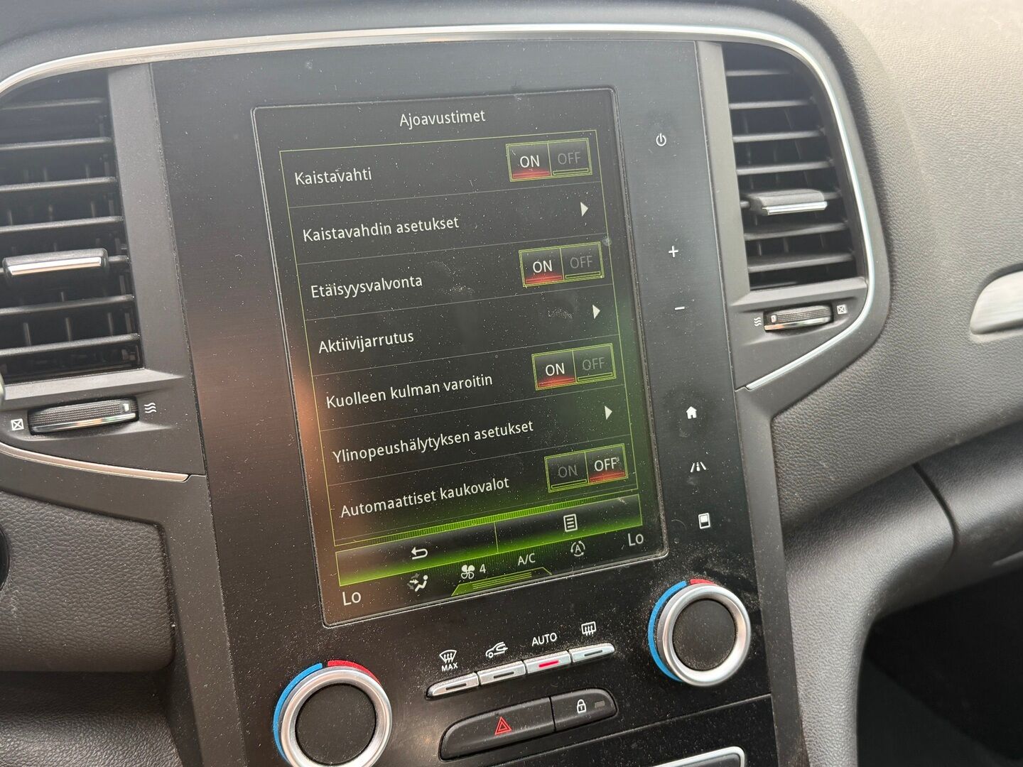 Renault Megane 2016 Hatchback Energy TCe 130 Bose * Adapt.vakkari / Led-ajovalot / Koukku / Navi / P-kamera / BLIS / BOSE / Kaistavahti* - Huippuvarusteilla oleva Megane! / Juuri katsastettu & huollettu!