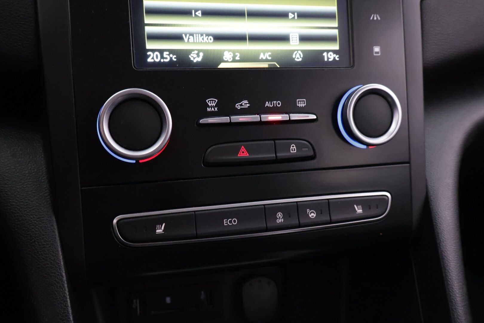 Renault Megane 2016 Hatchback Energy TCe 130 Bose *Vakkari / Led-ajovalot / Koukku / Navi / P-kamera / BLIS / BOSE / Kaistavahti* - Huippuvarusteilla oleva Megane! / Juuri katsastettu & huollettu!