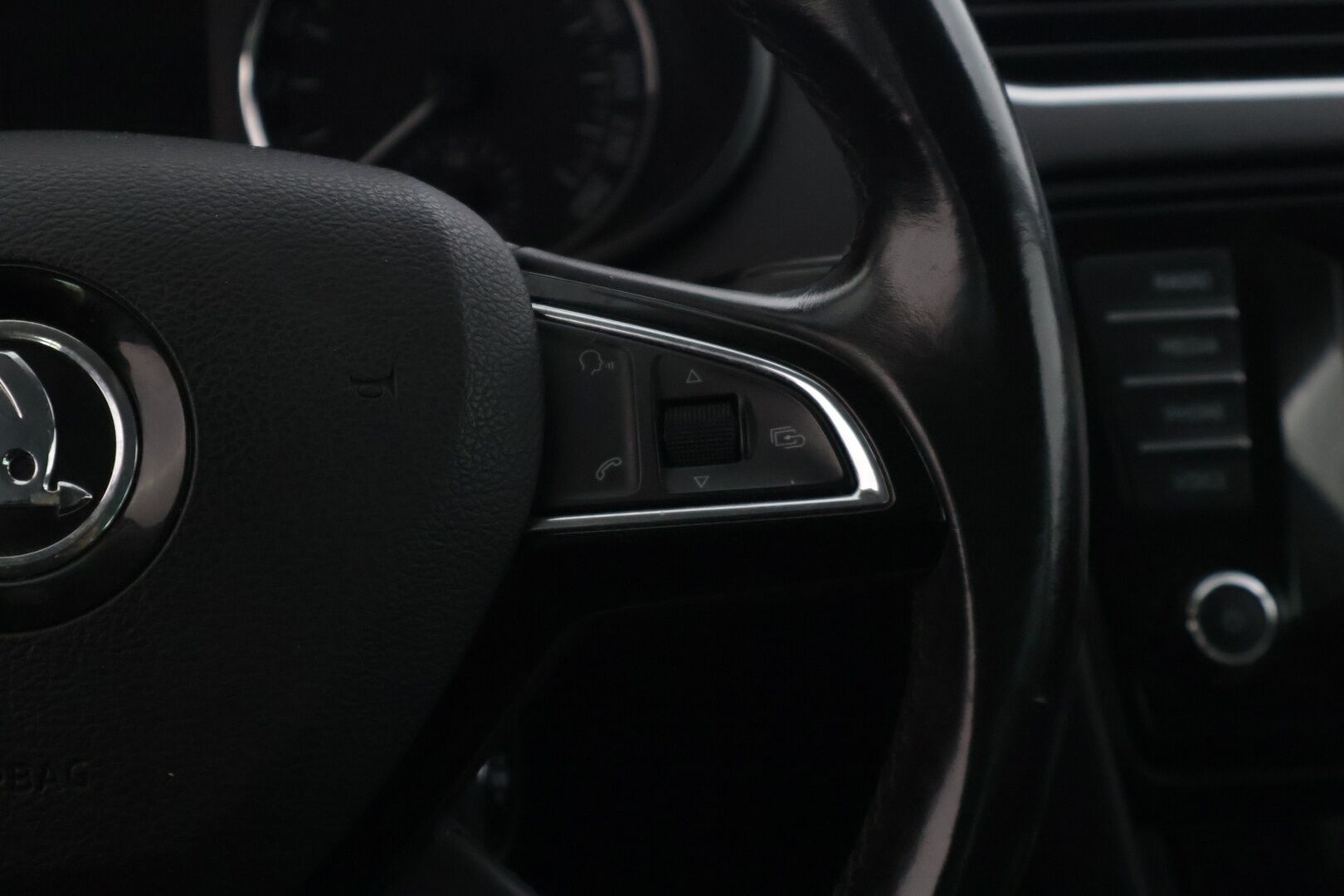 Skoda Octavia 2013 Combi 2,0 TDI 150 4x4 Elegance - | Myydään Huutokaupat.com | Viim. Huolto 9/2026 290tkm! | Webasto | Koukku | Nahka-alcantara | Keyless | P. Tutkat | Navi | 2x Renkaat Aluminiivanteilla |