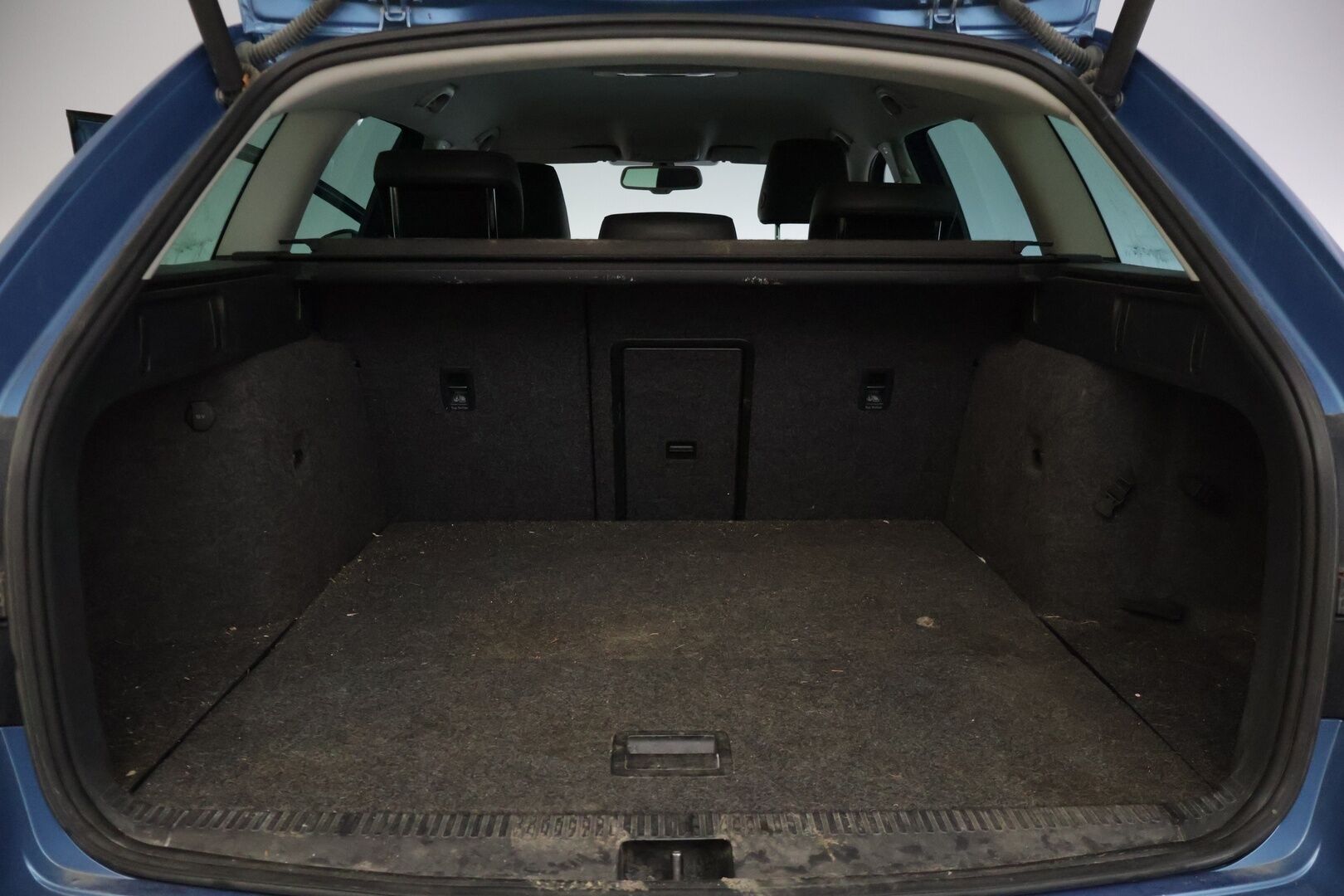 Skoda Octavia 2013 Combi 2,0 TDI 150 4x4 Elegance - | Myydään Huutokaupat.com | Viim. Huolto 9/2026 290tkm! | Webasto | Koukku | Nahka-alcantara | Keyless | P. Tutkat | Navi | 2x Renkaat Aluminiivanteilla |