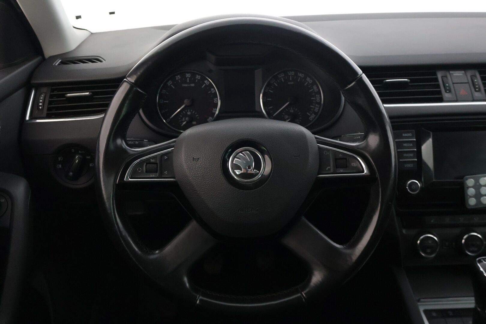 Skoda Octavia 2013 Combi 2,0 TDI 150 4x4 Elegance - | Myydään Huutokaupat.com | Viim. Huolto 9/2026 290tkm! | Webasto | Koukku | Nahka-alcantara | Keyless | P. Tutkat | Navi | 2x Renkaat Aluminiivanteilla |