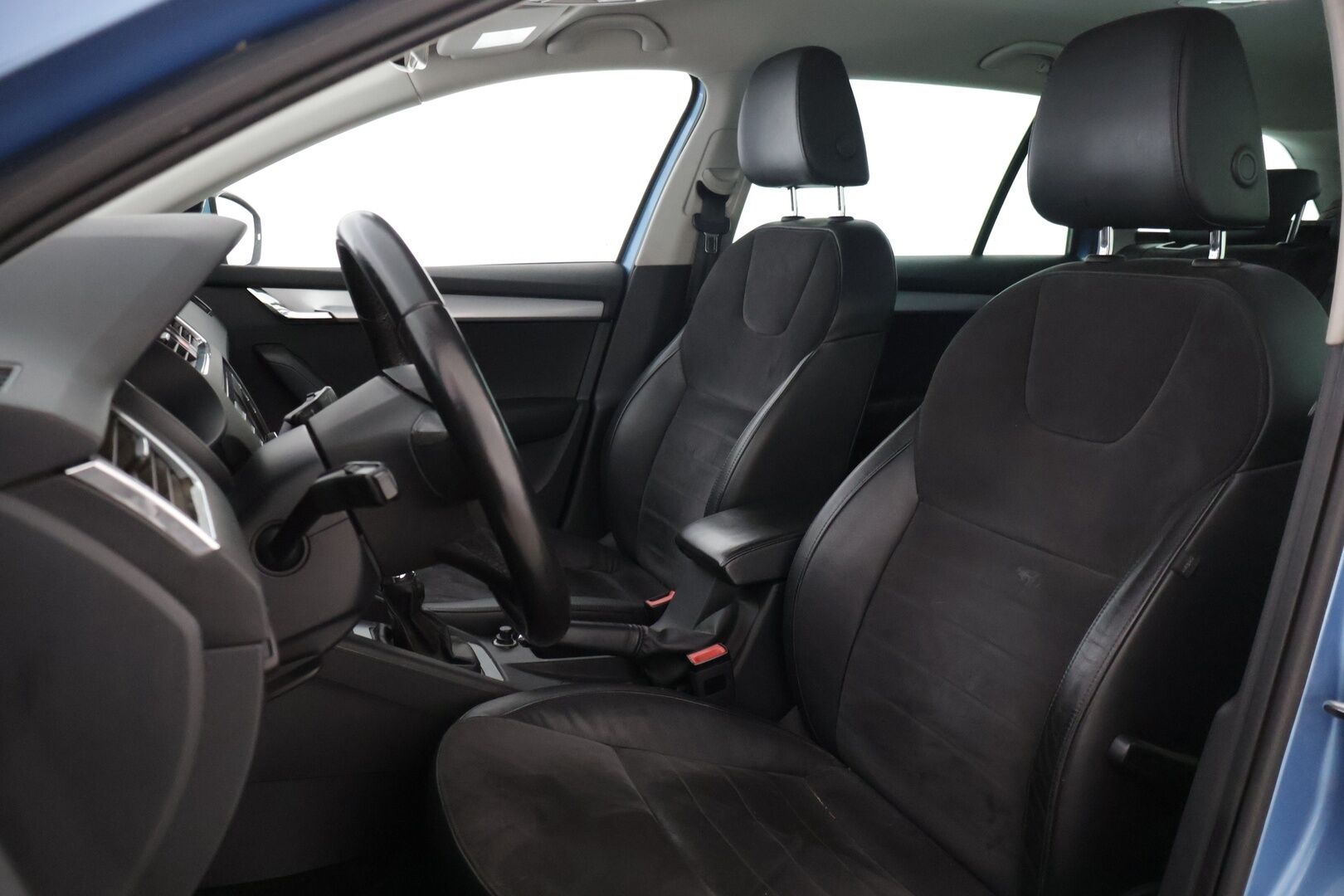 Skoda Octavia 2013 Combi 2,0 TDI 150 4x4 Elegance - | Myydään Huutokaupat.com | Viim. Huolto 9/2026 290tkm! | Webasto | Koukku | Nahka-alcantara | Keyless | P. Tutkat | Navi | 2x Renkaat Aluminiivanteilla |