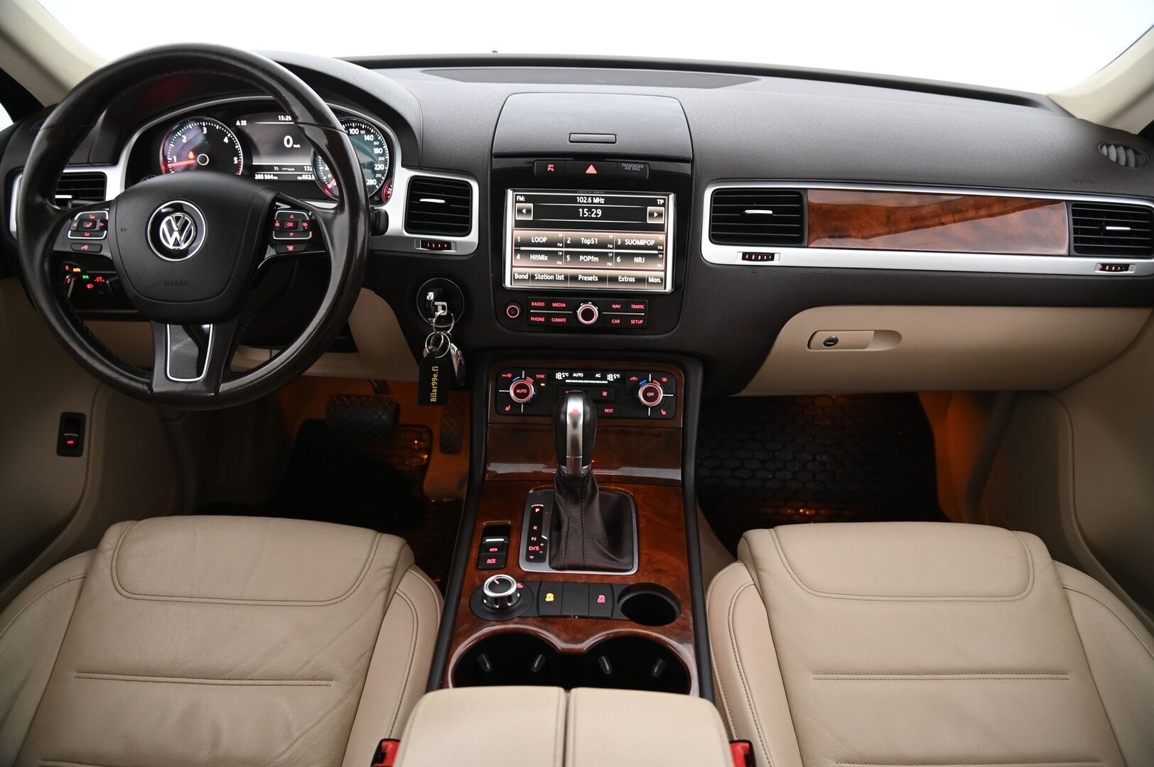 Volkswagen Touareg 2013 3,0 V6 TDI 180 kW (245 hv) 4MOTION BlueMotion Technology Tiptronic-automaatti *Dynaudio / Panorama / Nahkasisusta / Kuskinpenkki muistilla / Navi* - *Huippuvarusteet / Puhdas Carvertical / Näyttävät vanteet*