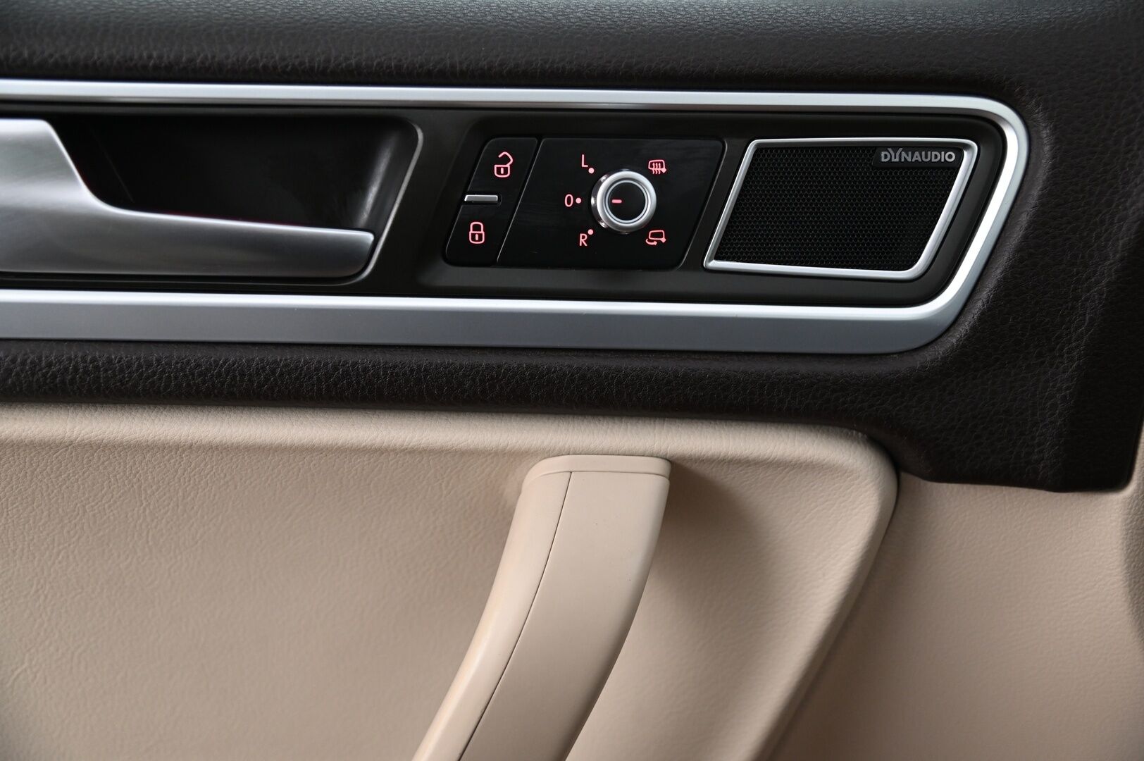 Volkswagen Touareg 2013 3,0 V6 TDI 180 kW (245 hv) 4MOTION BlueMotion Technology Tiptronic-automaatti *Dynaudio / Panorama / Nahkasisusta / Kuskinpenkki muistilla / Navi* - *Huippuvarusteet / Puhdas Carvertical / Näyttävät vanteet*