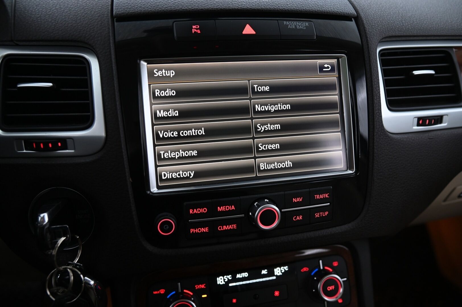 Volkswagen Touareg 2013 3,0 V6 TDI 180 kW (245 hv) 4MOTION BlueMotion Technology Tiptronic-automaatti *Dynaudio / Panorama / Nahkasisusta / Kuskinpenkki muistilla / Navi* - *Huippuvarusteet / Puhdas Carvertical / Näyttävät vanteet*