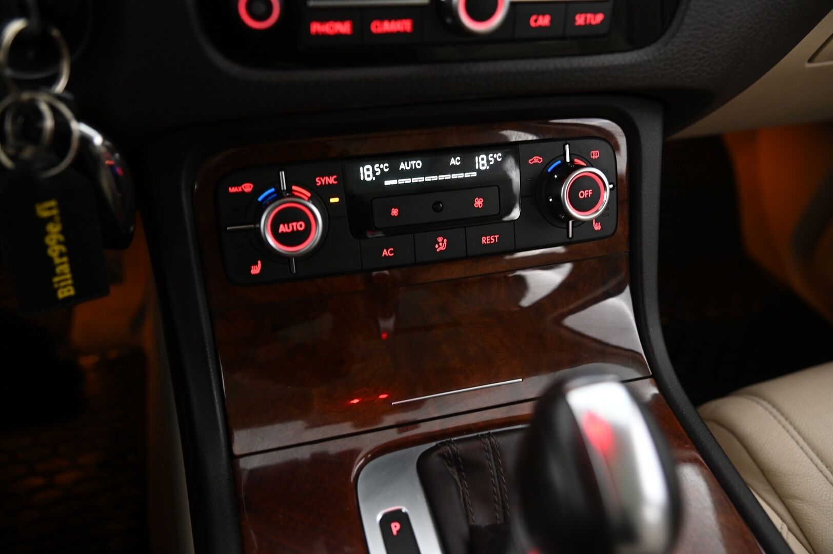 Volkswagen Touareg 2013 3,0 V6 TDI 180 kW (245 hv) 4MOTION BlueMotion Technology Tiptronic-automaatti *Dynaudio / Panorama / Nahkasisusta / Kuskinpenkki muistilla / Navi* - *Huippuvarusteet / Puhdas Carvertical / Näyttävät vanteet*