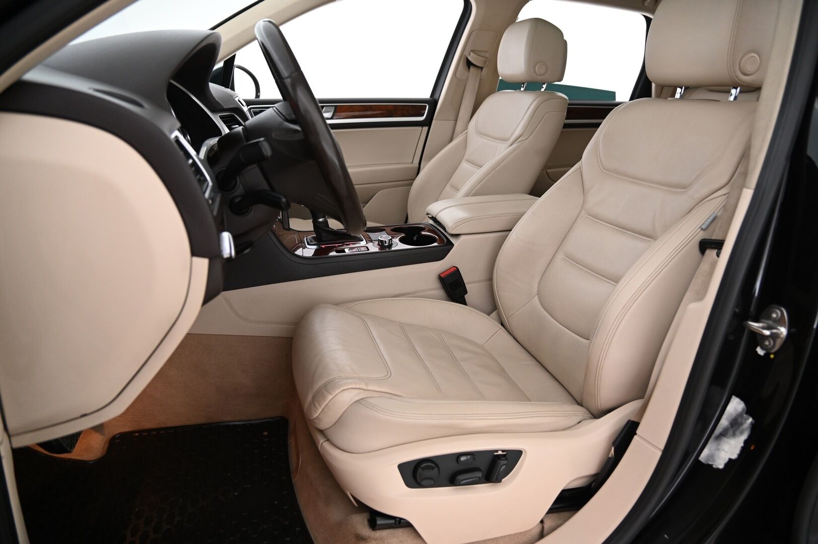 Volkswagen Touareg 2013 3,0 V6 TDI 180 kW (245 hv) 4MOTION BlueMotion Technology Tiptronic-automaatti *Dynaudio / Panorama / Nahkasisusta / Kuskinpenkki muistilla / Navi* - *Huippuvarusteet / Puhdas Carvertical / Näyttävät vanteet*
