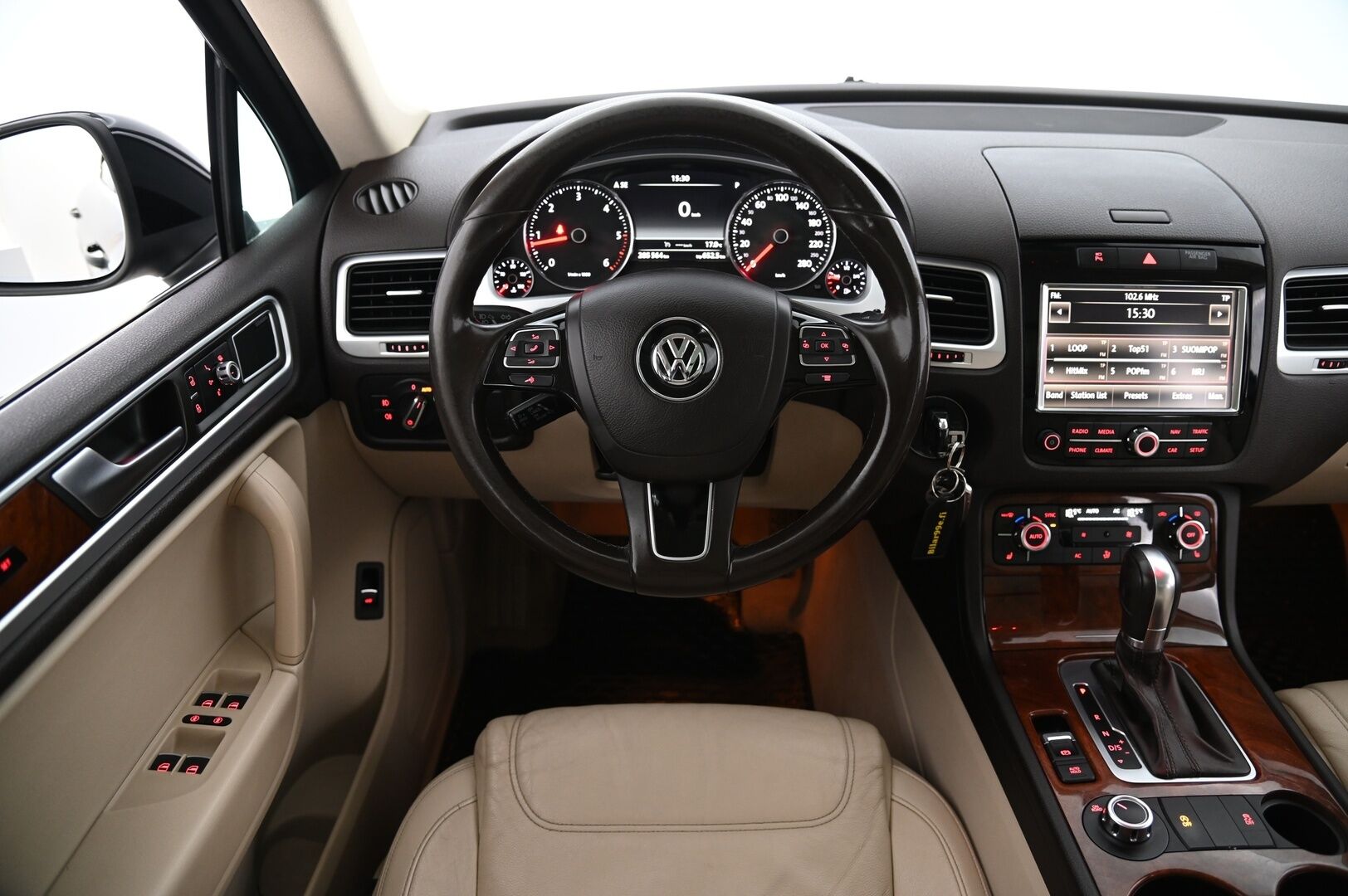 Volkswagen Touareg 2013 3,0 V6 TDI 180 kW (245 hv) 4MOTION BlueMotion Technology Tiptronic-automaatti *Dynaudio / Panorama / Nahkasisusta / Kuskinpenkki muistilla / Navi* - *Huippuvarusteet / Puhdas Carvertical / Näyttävät vanteet*