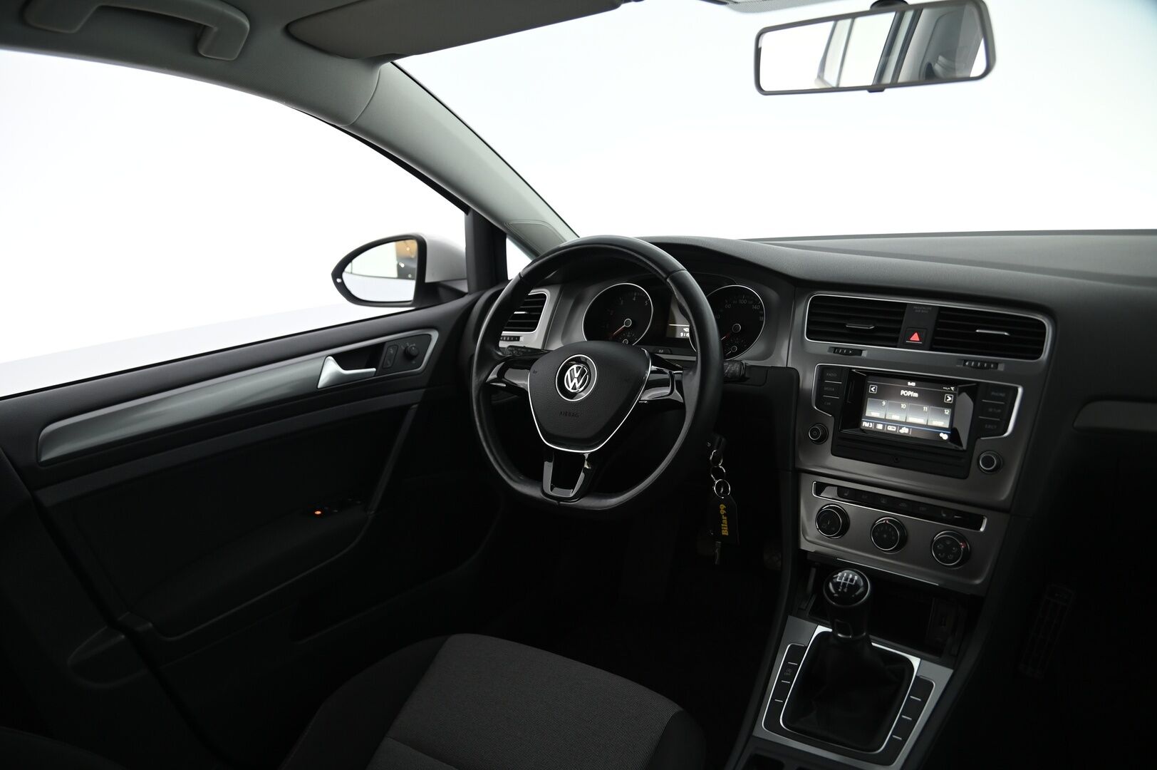 Volkswagen Golf 2017 Luxline 1,2 TSI 63 kW (85 hv) *Suomi-Auto / Lohkolämmitin / Vakkari / Ilmastointi / Bluetooth* - Särmällä huoltohistorialla! / Continental nastarenkaat / Hyvä kuntoinen sisältä ja päältä