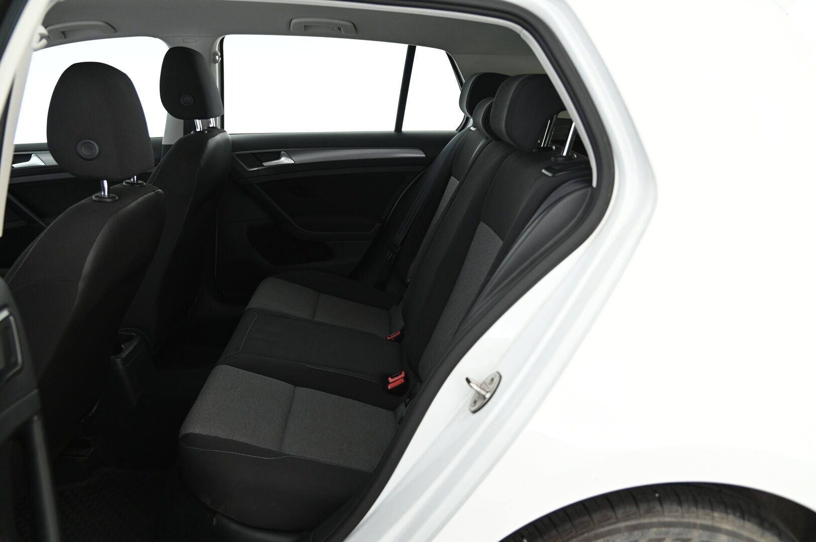 Volkswagen Golf 2017 Luxline 1,2 TSI 63 kW (85 hv) *Suomi-Auto / Lohkolämmitin / Vakkari / Ilmastointi / Bluetooth* - Särmällä huoltohistorialla! / Continental nastarenkaat / Hyvä kuntoinen sisältä ja päältä