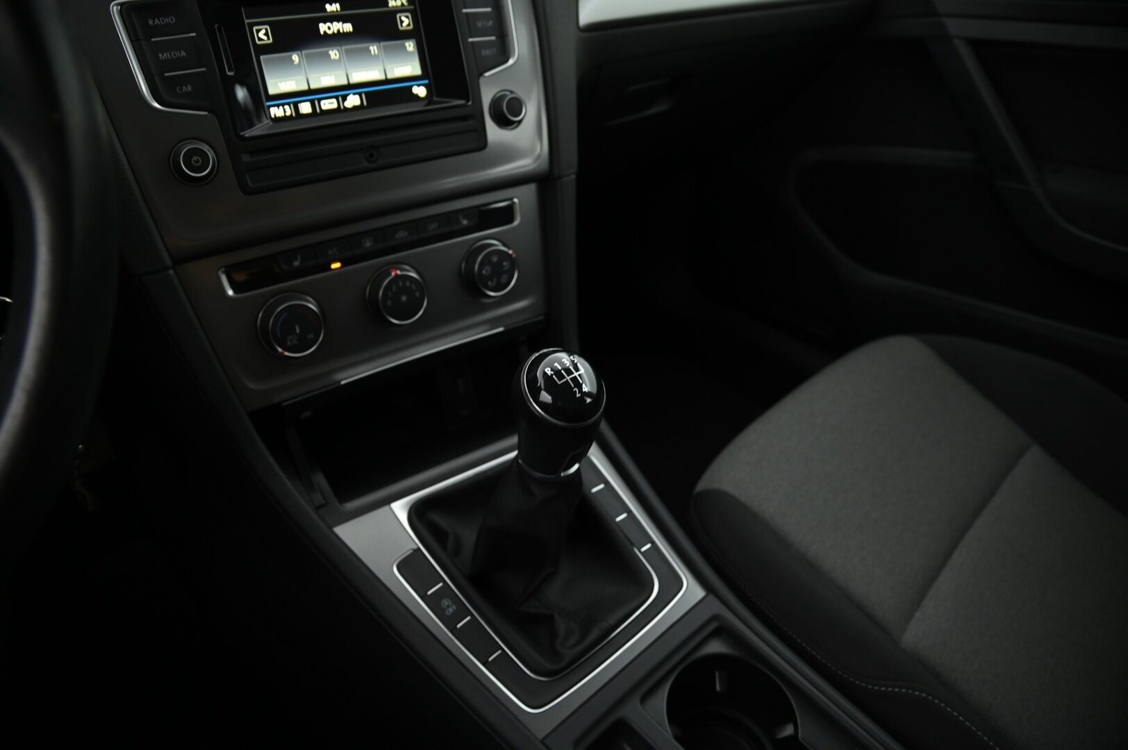Volkswagen Golf 2016 Luxline 1,2 TSI 63 kW (85 hv) *Suomi-Auto / Lohkolämmitin / Vakkari / Ilmastointi / Bluetooth* - Taloudellinen Suomi-Auto kaksin renkain särmällä huoltohistorialla!