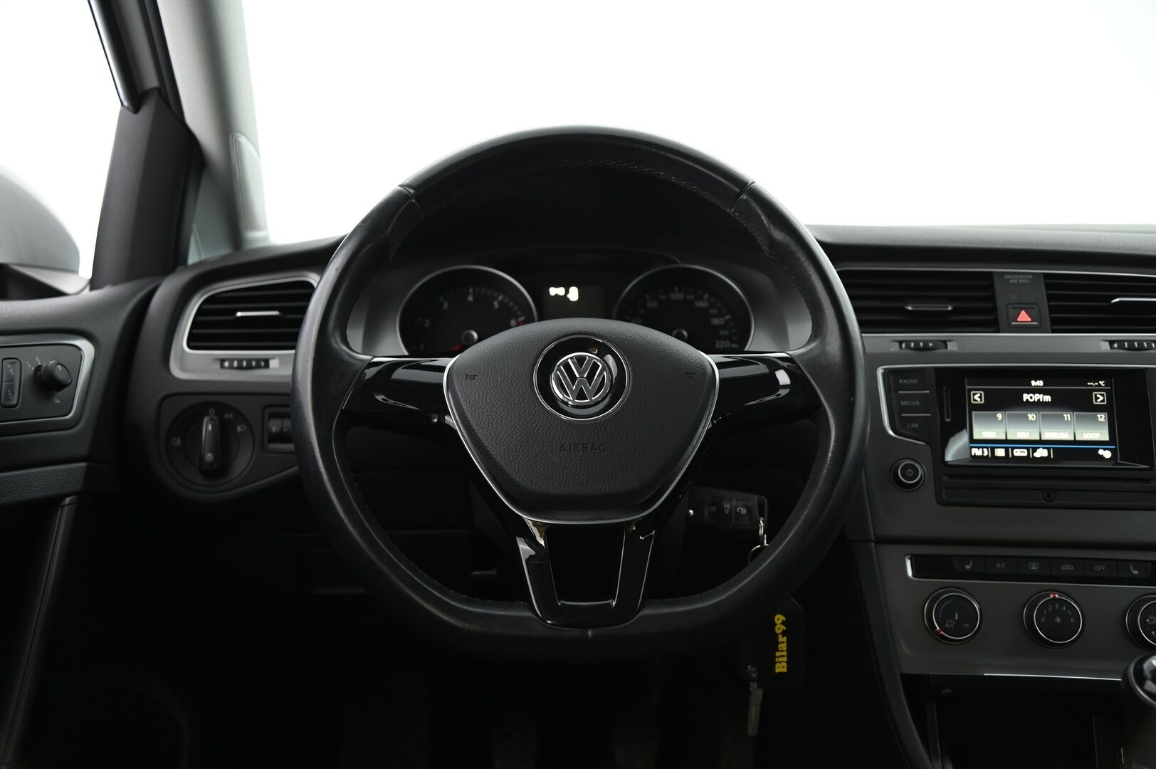 Volkswagen Golf 2017 Luxline 1,2 TSI 63 kW (85 hv) *Suomi-Auto / Lohkolämmitin / Vakkari / Ilmastointi / Bluetooth* - Särmällä huoltohistorialla! / Continental nastarenkaat / Hyvä kuntoinen sisältä ja päältä