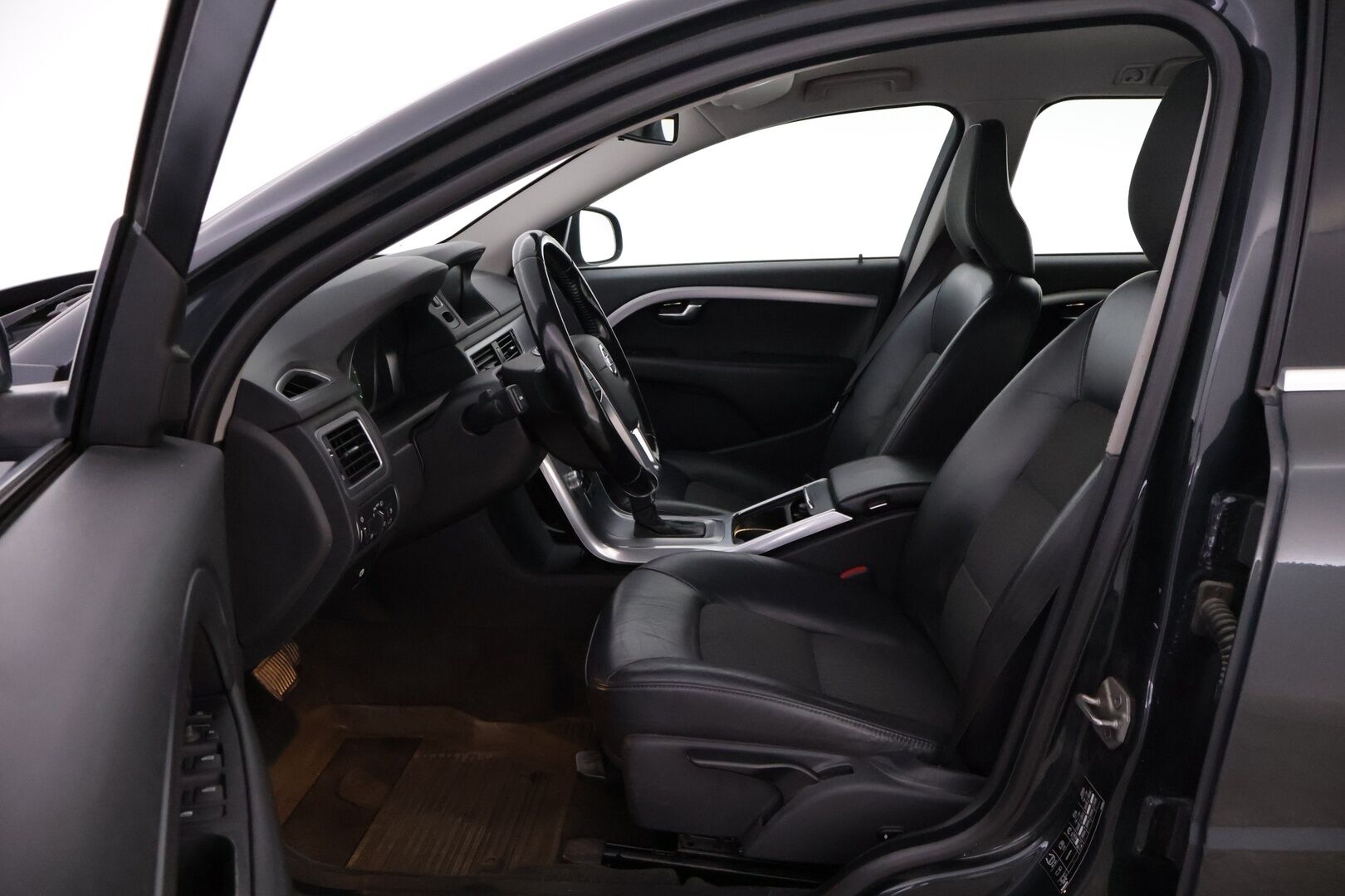 Volvo V70 2015 D4 AWD Business aut. *Webasto / Puoli-nahka / Vetokoukku / Xenon / Vakkari*