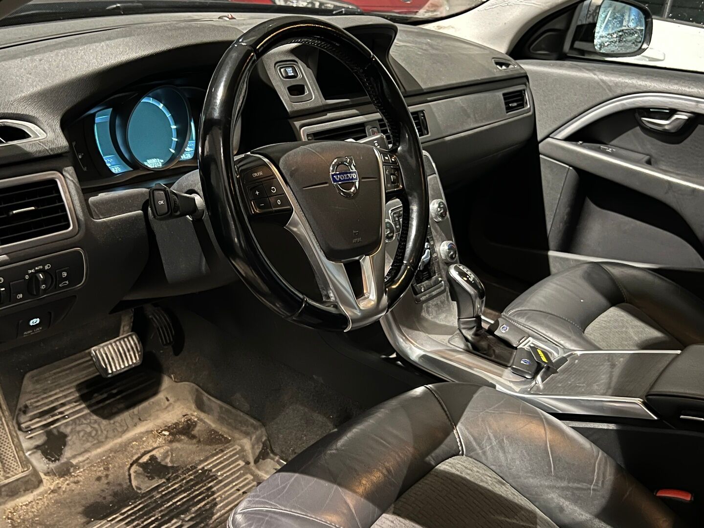 Volvo V70 2014 D4 AWD Business aut. *Webasto / Puoli-nahka / Vetokoukku / Xenon / Vakkari*