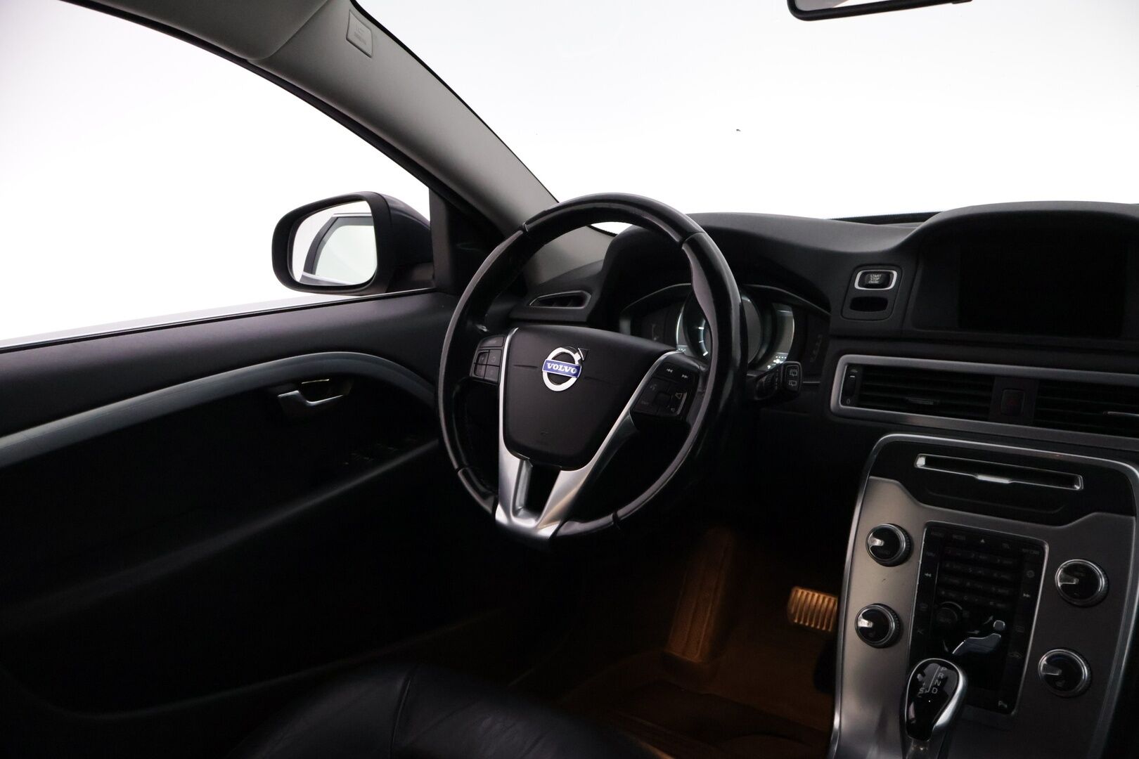 Volvo V70 2015 D4 AWD Business aut. *Webasto / Puoli-nahka / Vetokoukku / Xenon / Vakkari*