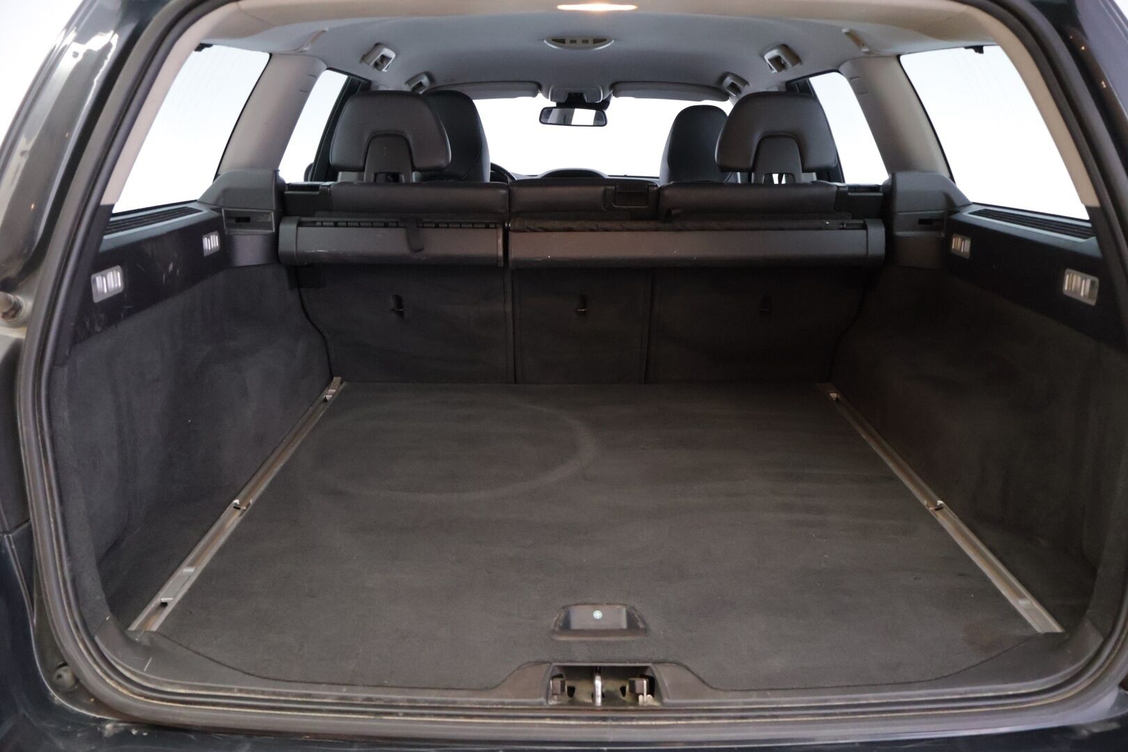 Volvo V70 2015 D4 AWD Business aut. *Webasto / Puoli-nahka / Vetokoukku / Xenon / Vakkari*