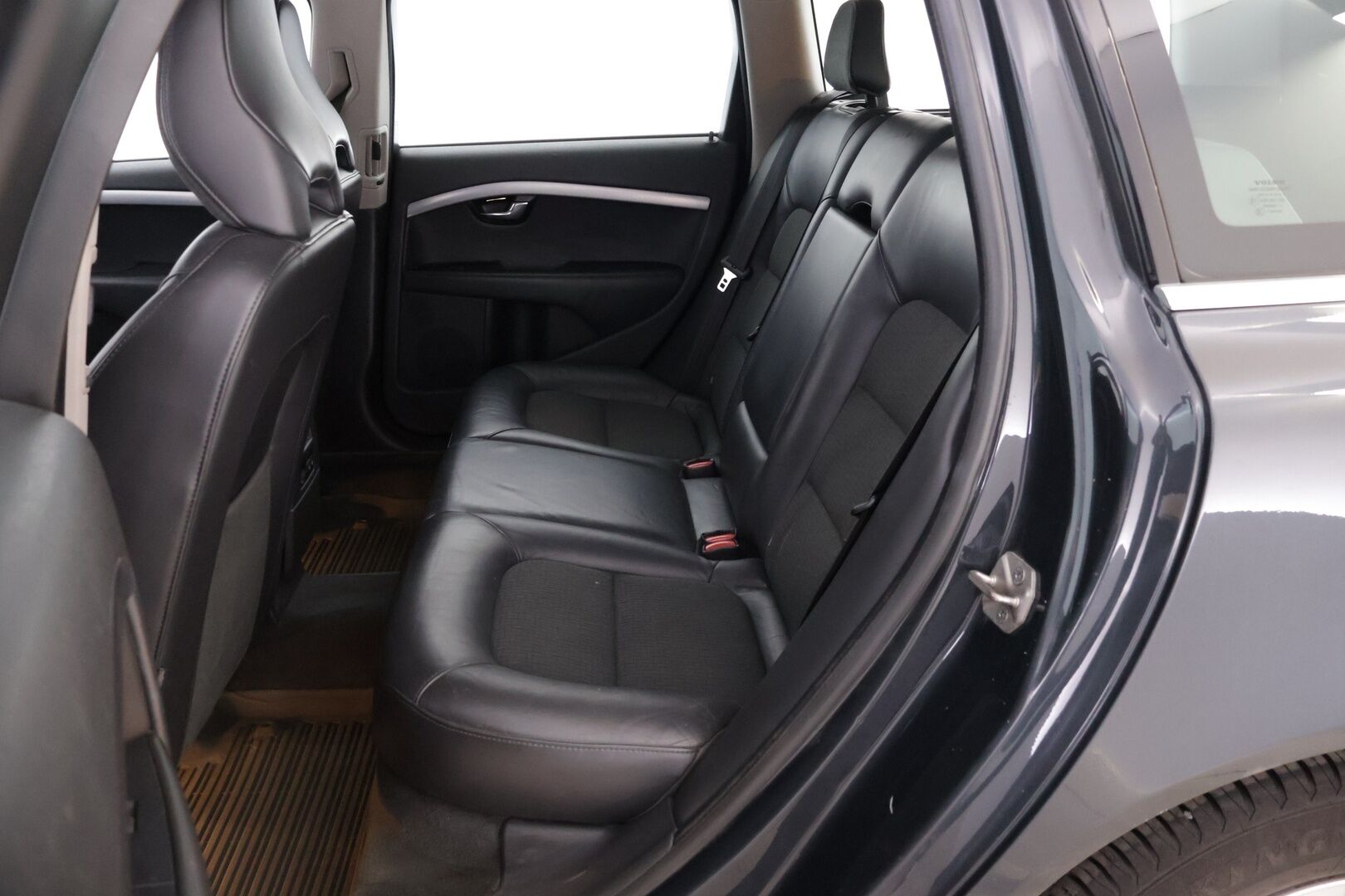 Volvo V70 2015 D4 AWD Business aut. *Webasto / Puoli-nahka / Vetokoukku / Xenon / Vakkari*
