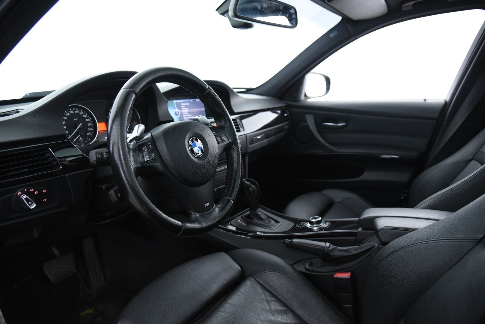 BMW 330 2009 330d A E91 Touring / YritysOutlet - Myydään vain yrityksille - Adapt.vakkari / Panorama / Adapt.valot / Webasto / Hifi / Prof.navi 