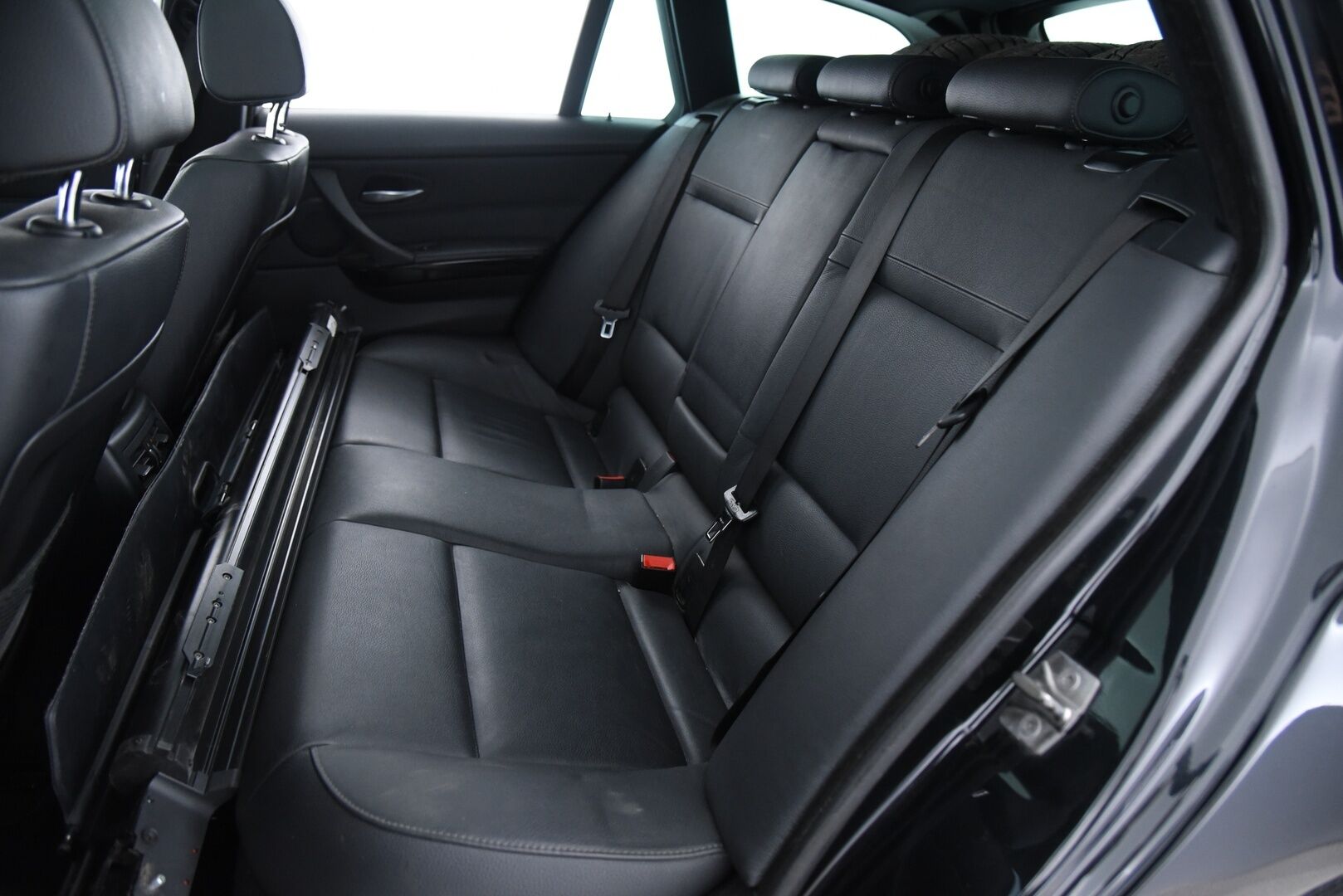 BMW 330 2009 330d A E91 Touring / YritysOutlet - Myydään vain yrityksille - Adapt.vakkari / Panorama / Adapt.valot / Webasto / Hifi / Prof.navi 