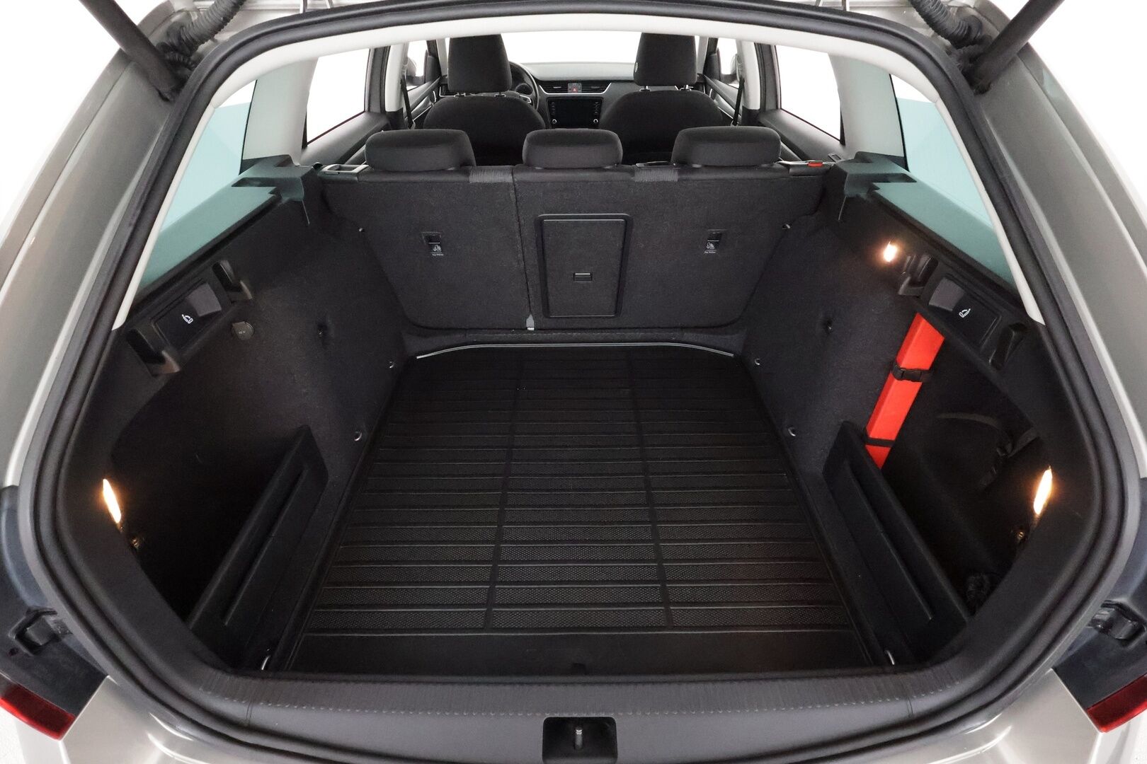 Skoda Octavia 2017 Combi 1,4 TSI Style DSG **Facelift / Webasto / Vakkari / Keyless / Apple&Android / P.kamera / Sähköluukku**