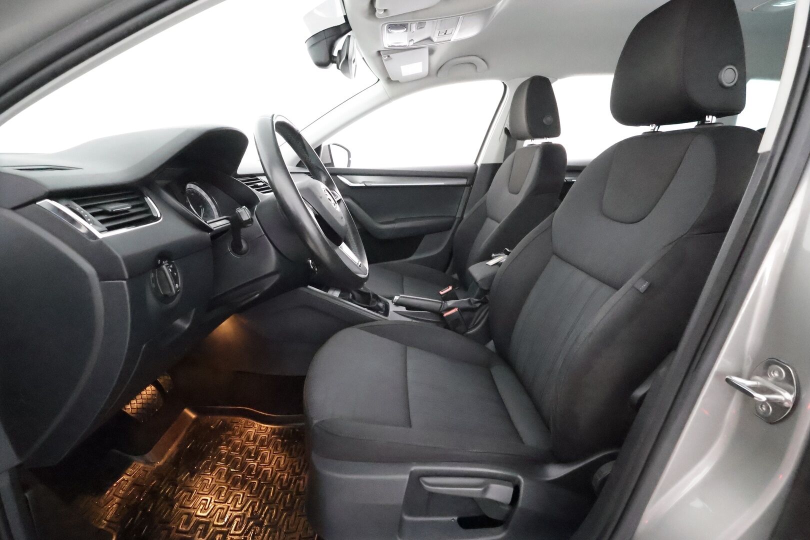Skoda Octavia 2017 Combi 1,4 TSI Style DSG **Facelift / Webasto / Vakkari / Keyless / Apple&Android / P.kamera / Sähköluukku**