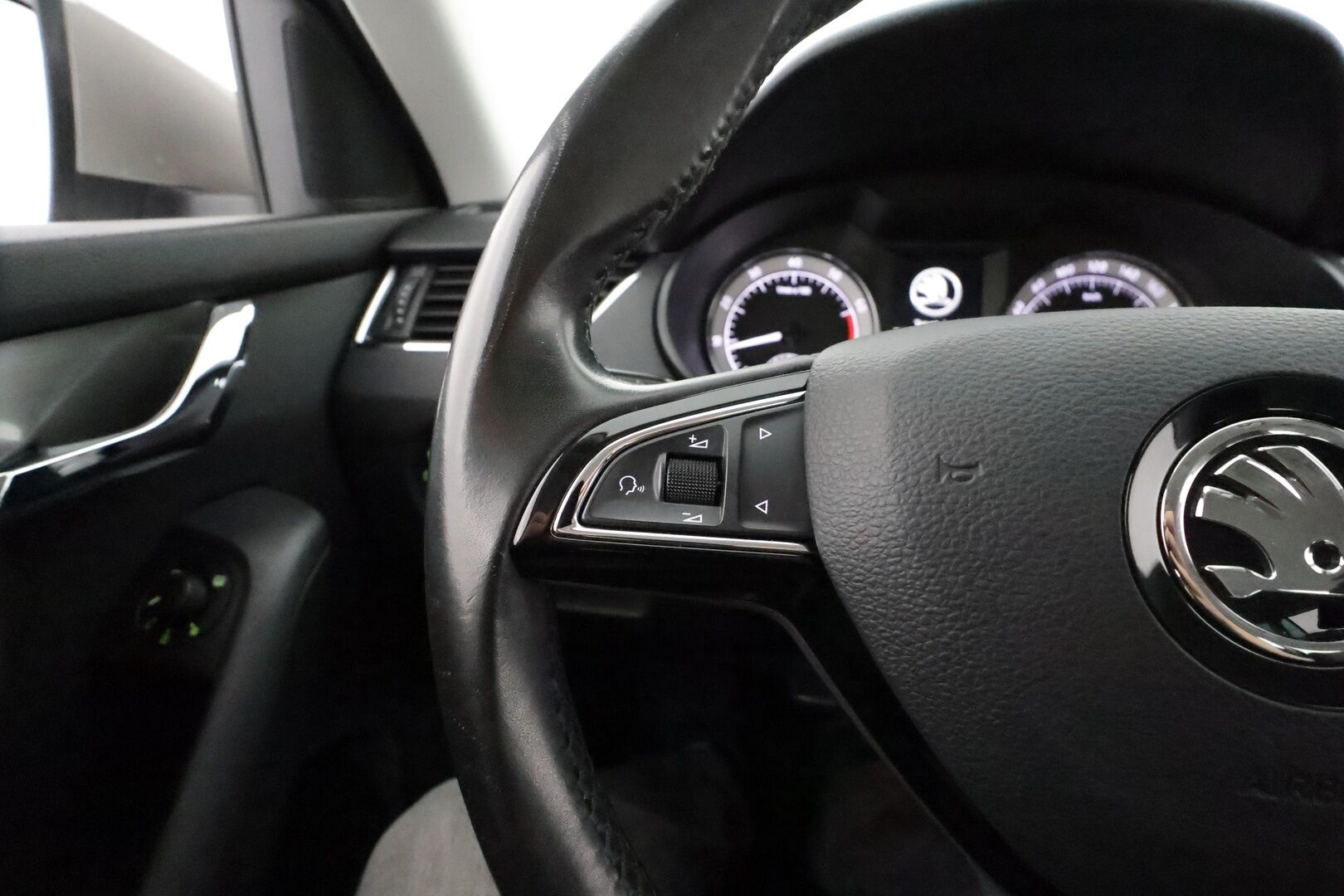 Skoda Octavia 2017 Combi 1,4 TSI Style DSG **Facelift / Webasto / Vakkari / Keyless / Apple&Android / P.kamera / Sähköluukku**