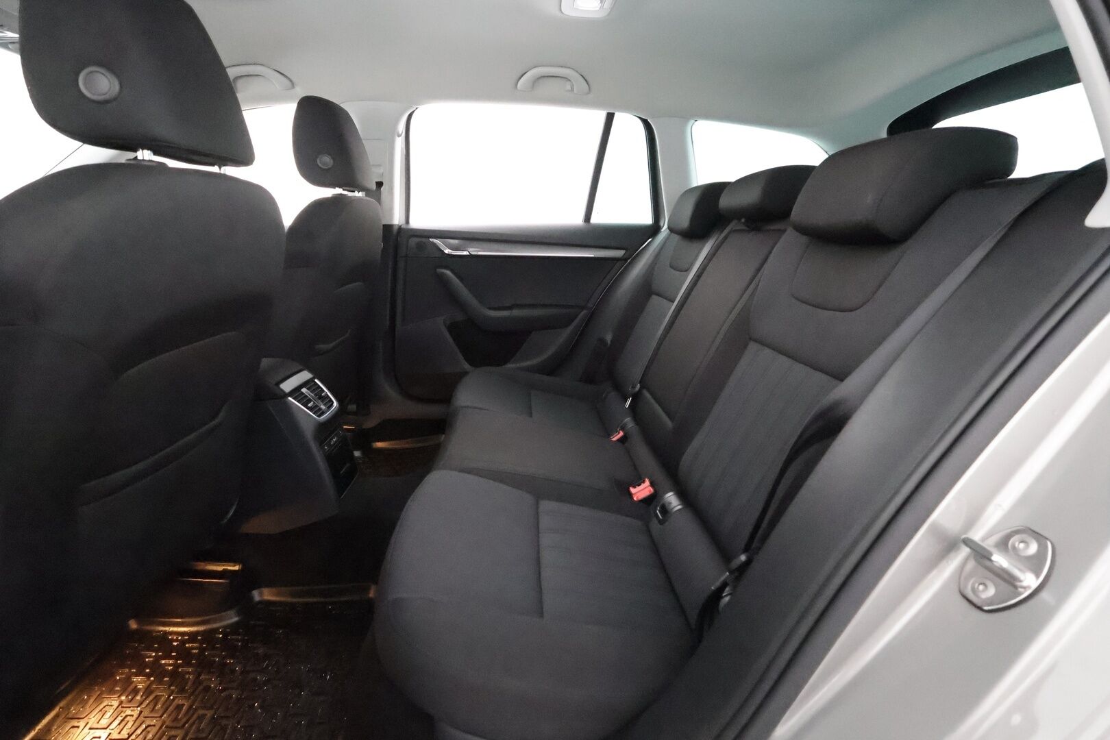 Skoda Octavia 2017 Combi 1,4 TSI Style DSG **Facelift / Webasto / Vakkari / Keyless / Apple&Android / P.kamera / Sähköluukku**