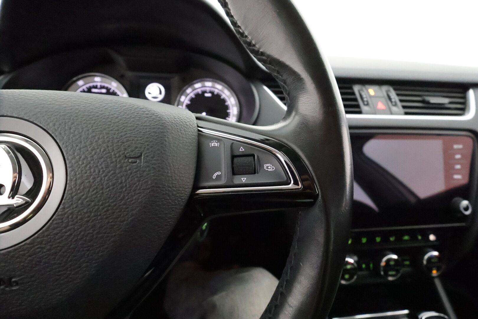 Skoda Octavia 2017 Combi 1,4 TSI Style DSG **Facelift / Webasto / Vakkari / Keyless / Apple&Android / P.kamera / Sähköluukku**