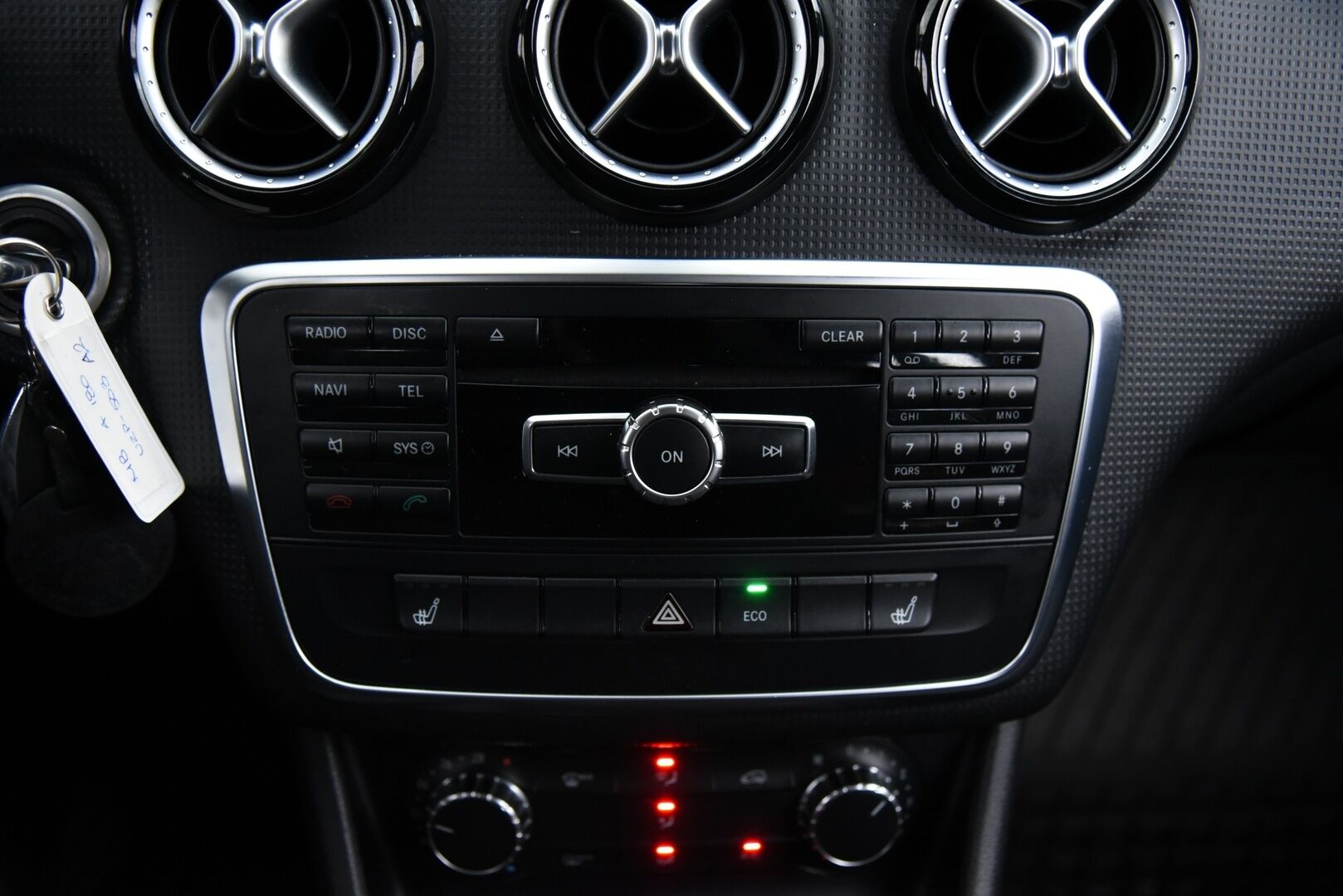 Mercedes-Benz A 2013 180 BE / Metalliväri / Puolinahkasisusta / Bluetooth / Lohkolämmitin